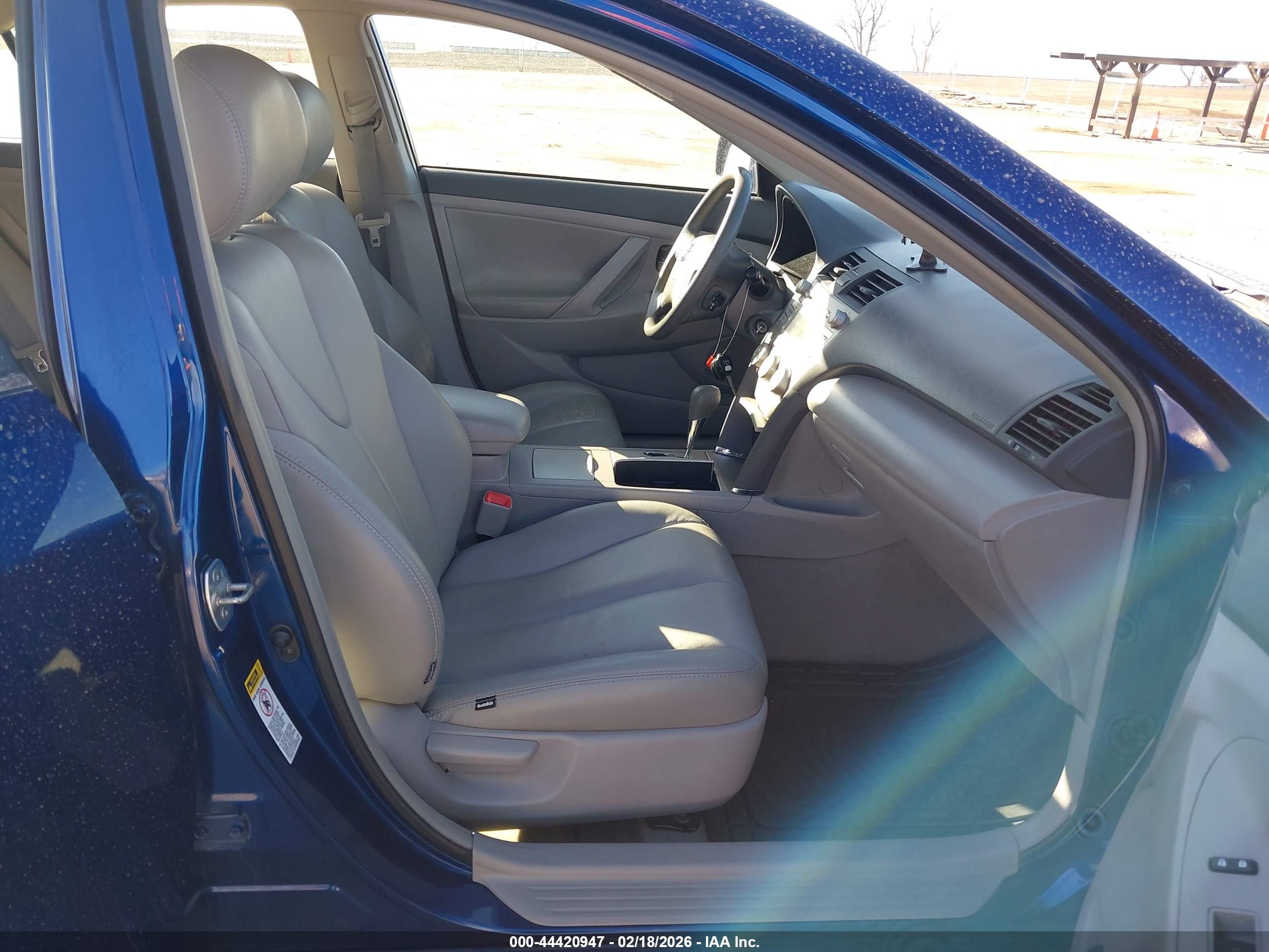 TOYOTA CAMRY image 5