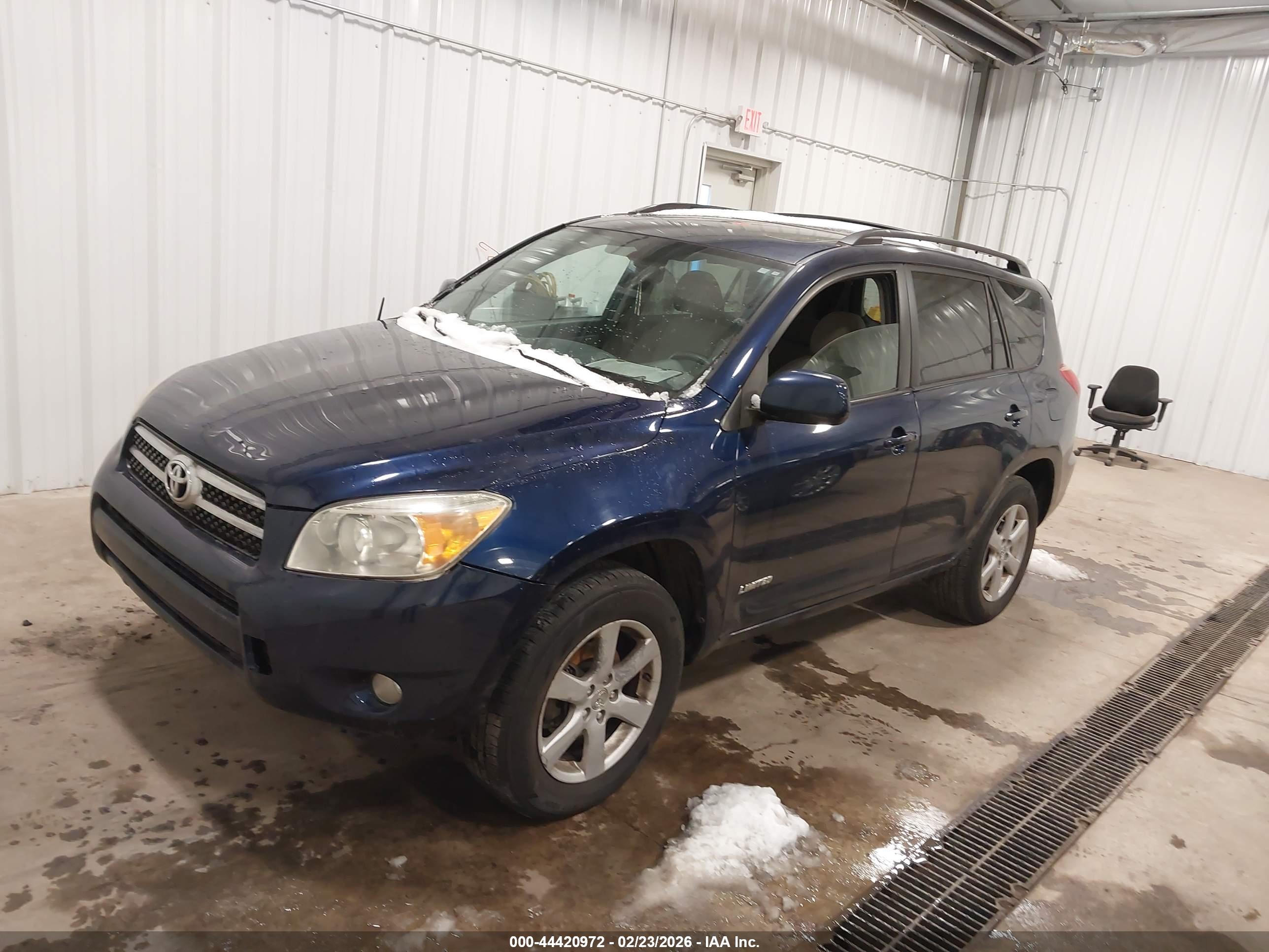 TOYOTA RAV4 image 2