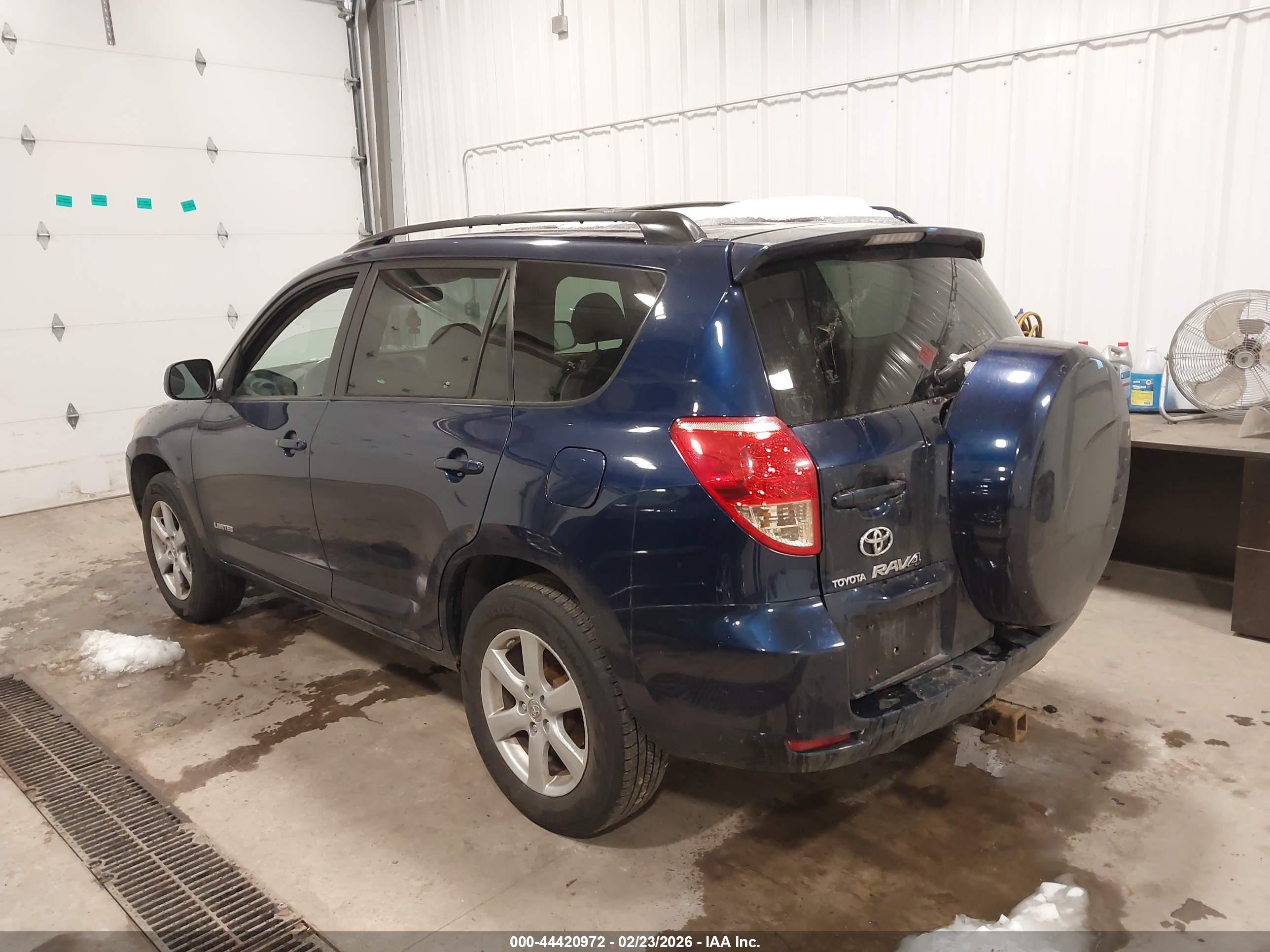 TOYOTA RAV4 image 3