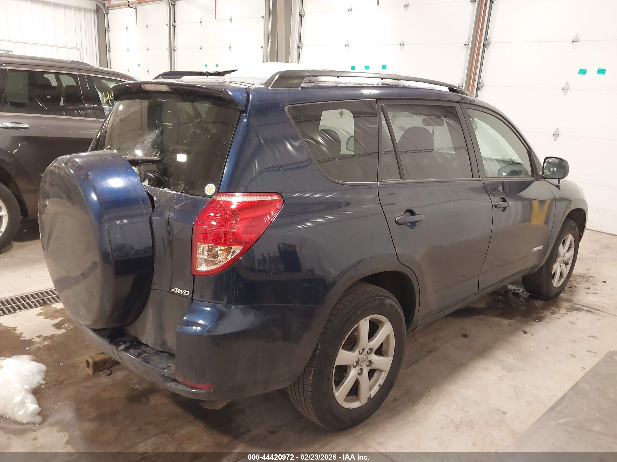TOYOTA RAV4 image 4