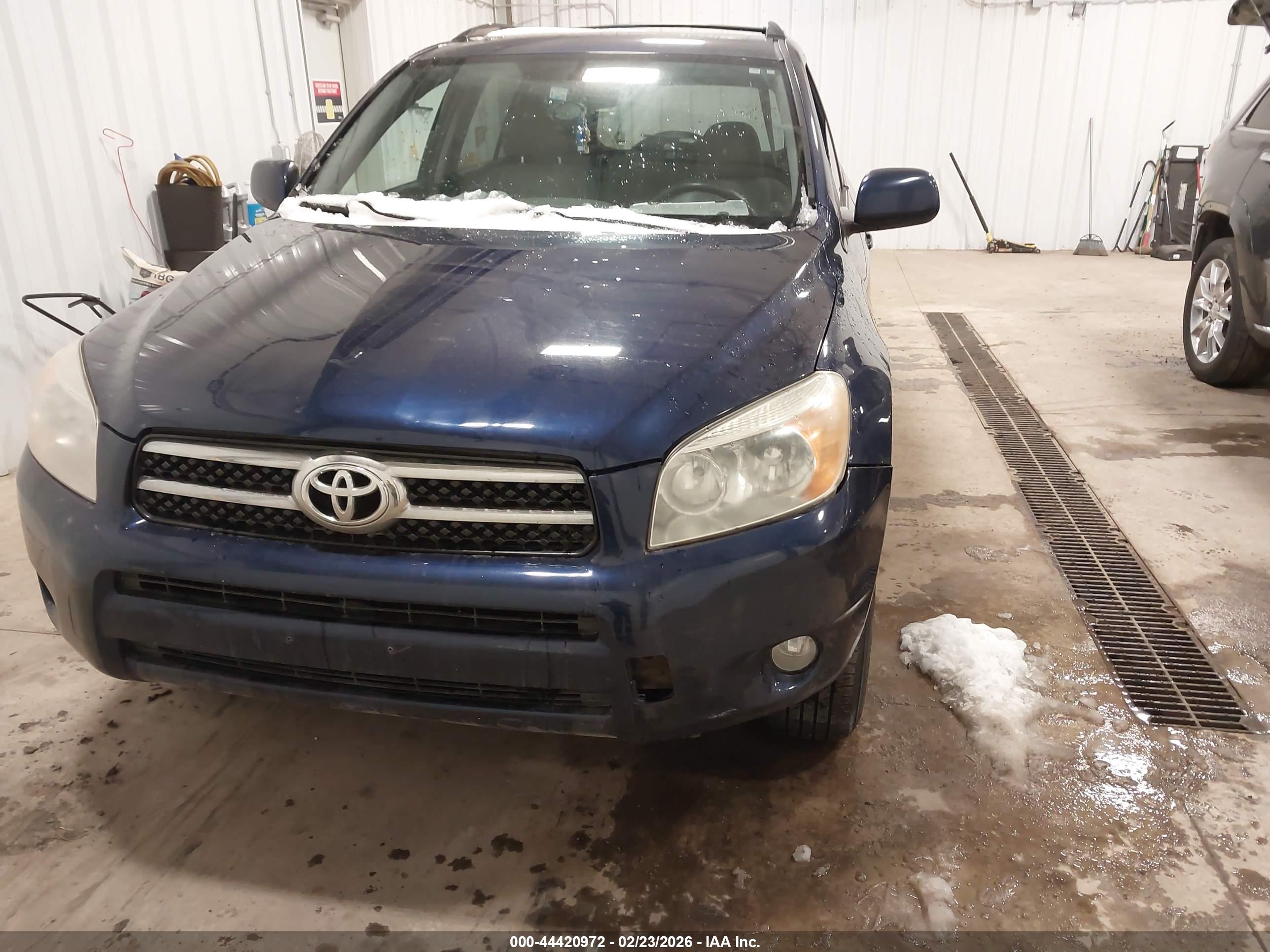 TOYOTA RAV4 image 6