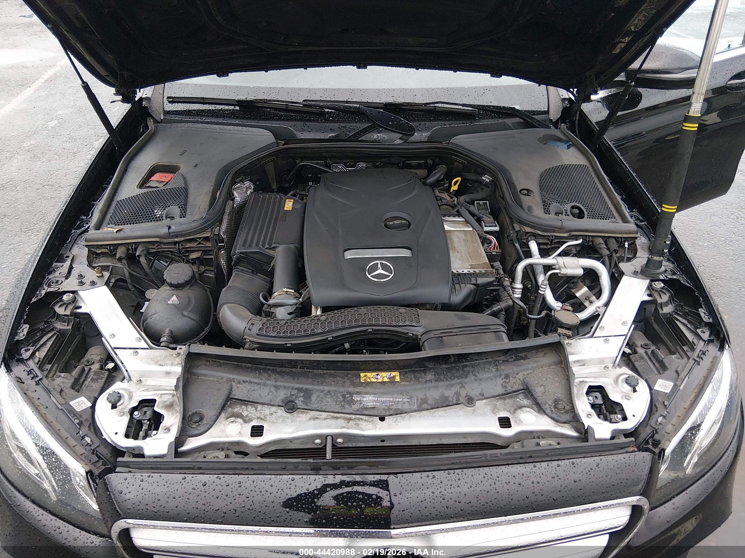 MERCEDES-BENZ E image 10
