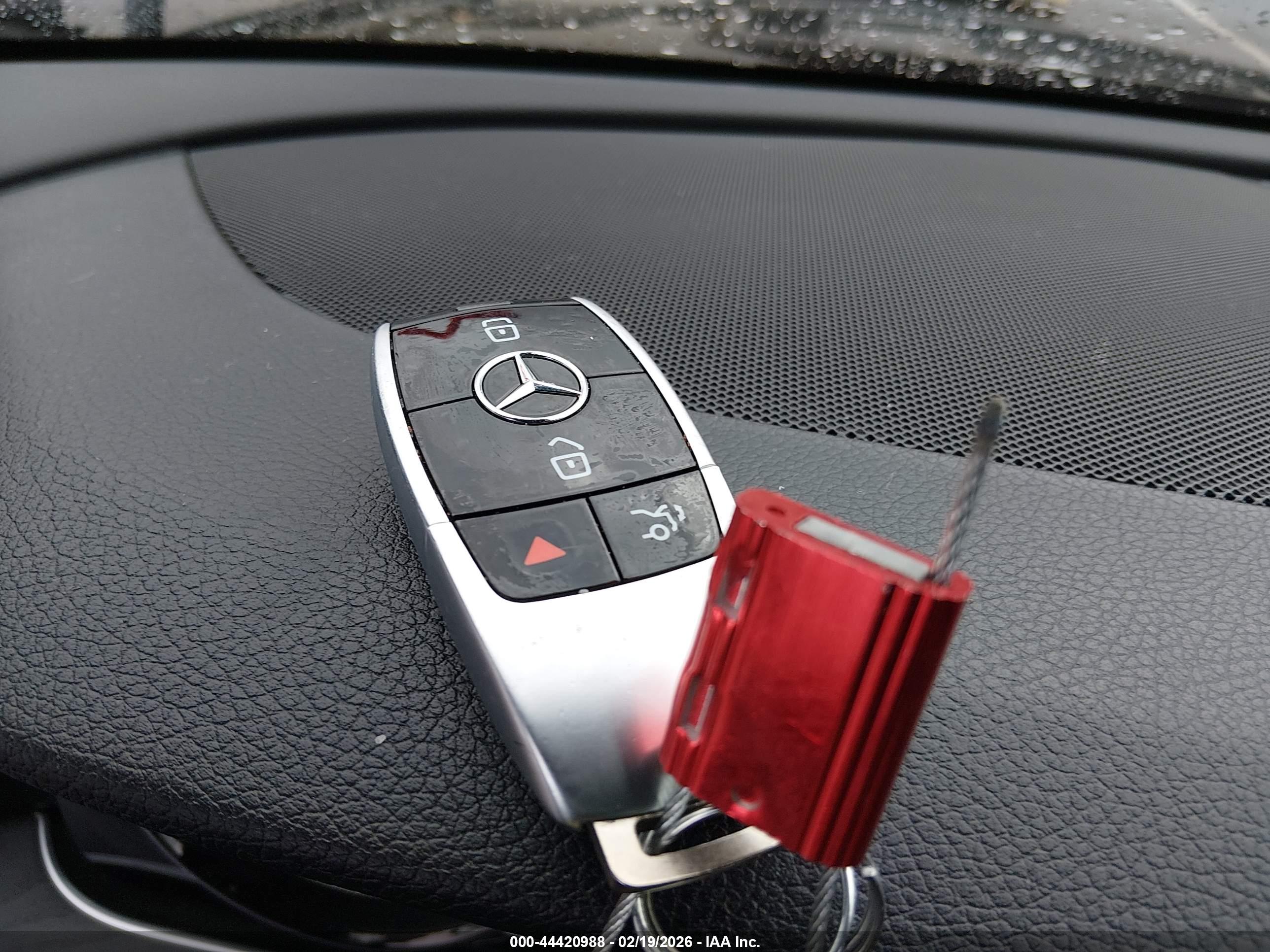 MERCEDES-BENZ E image 11