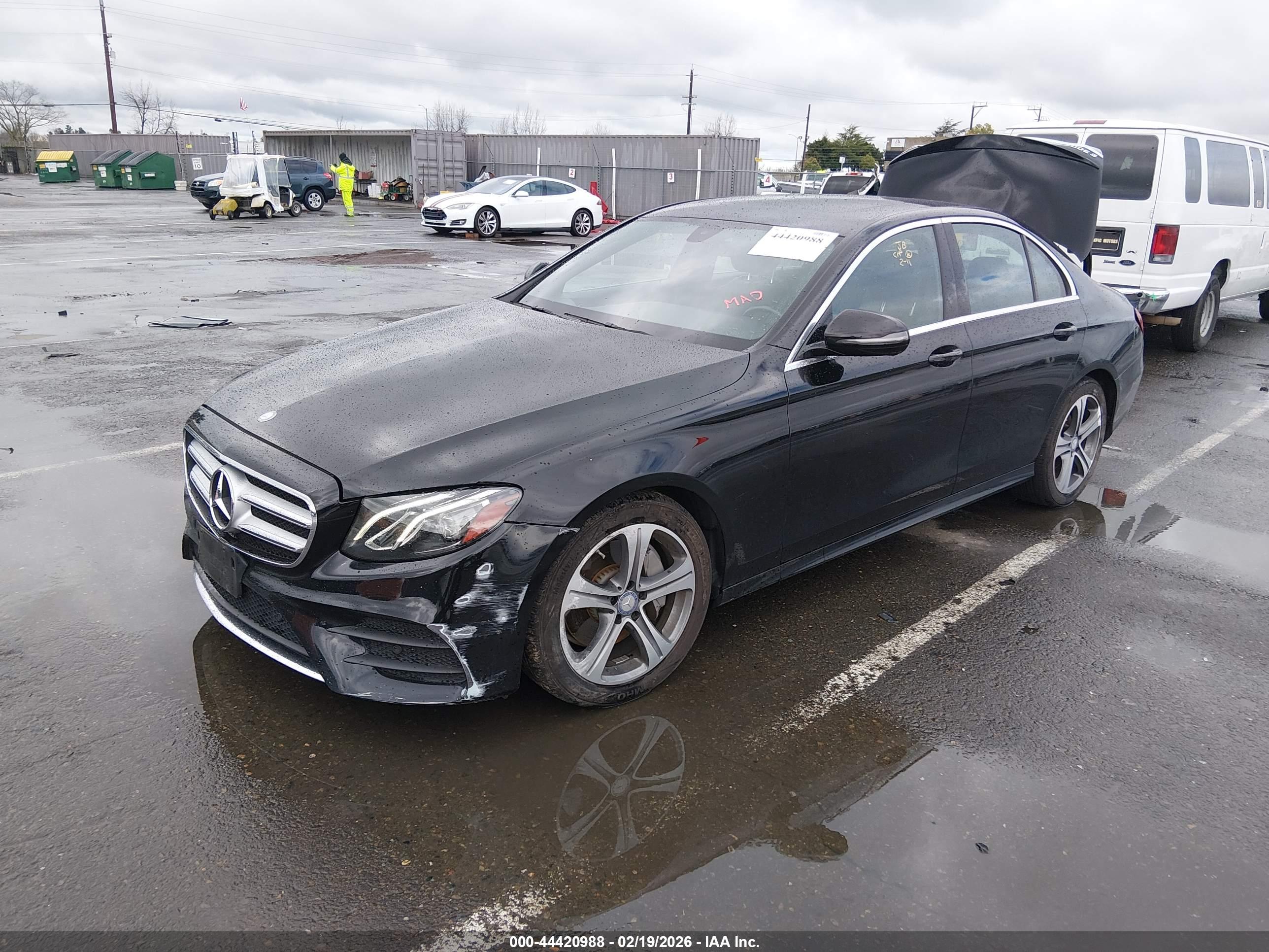 MERCEDES-BENZ E image 2