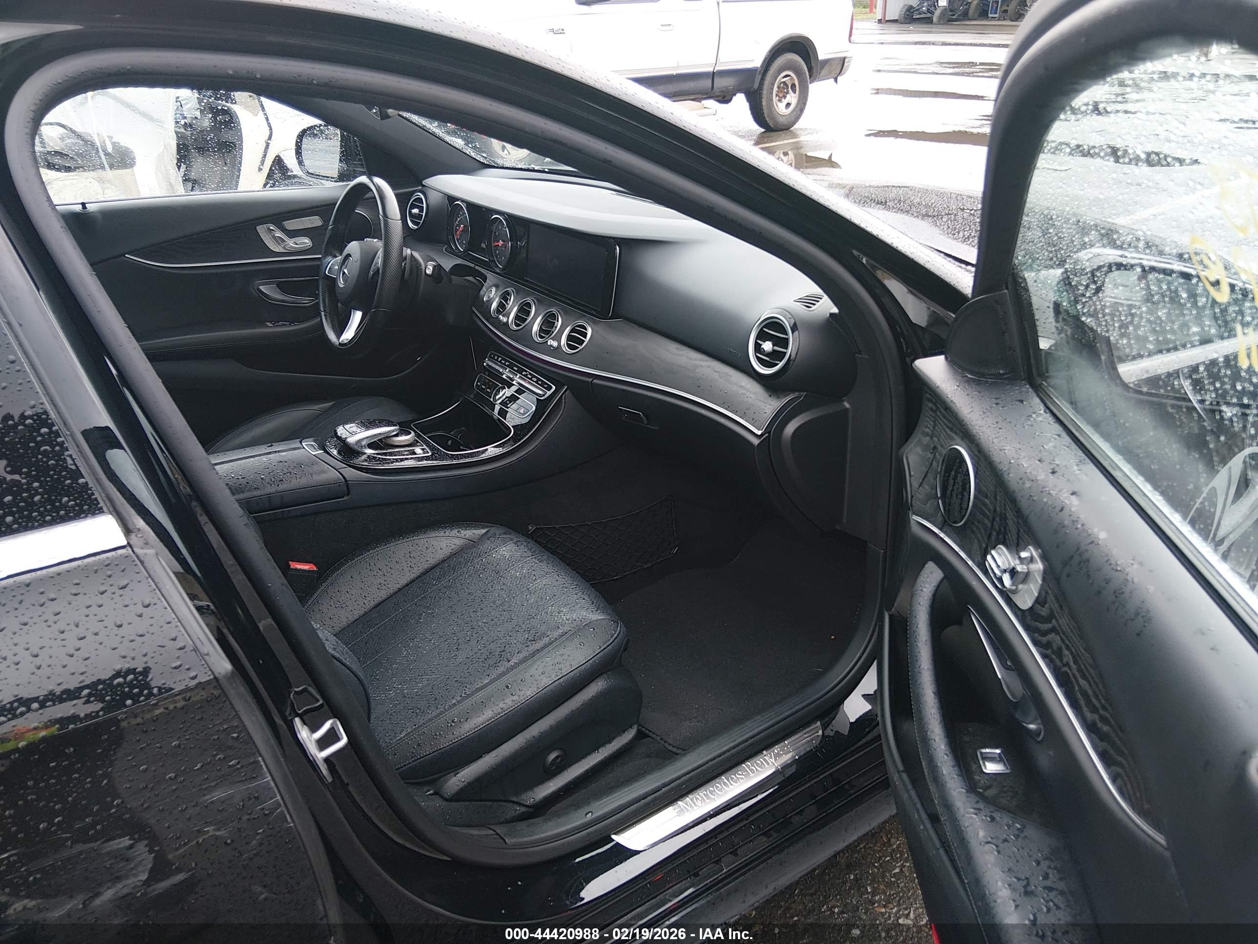 MERCEDES-BENZ E image 5
