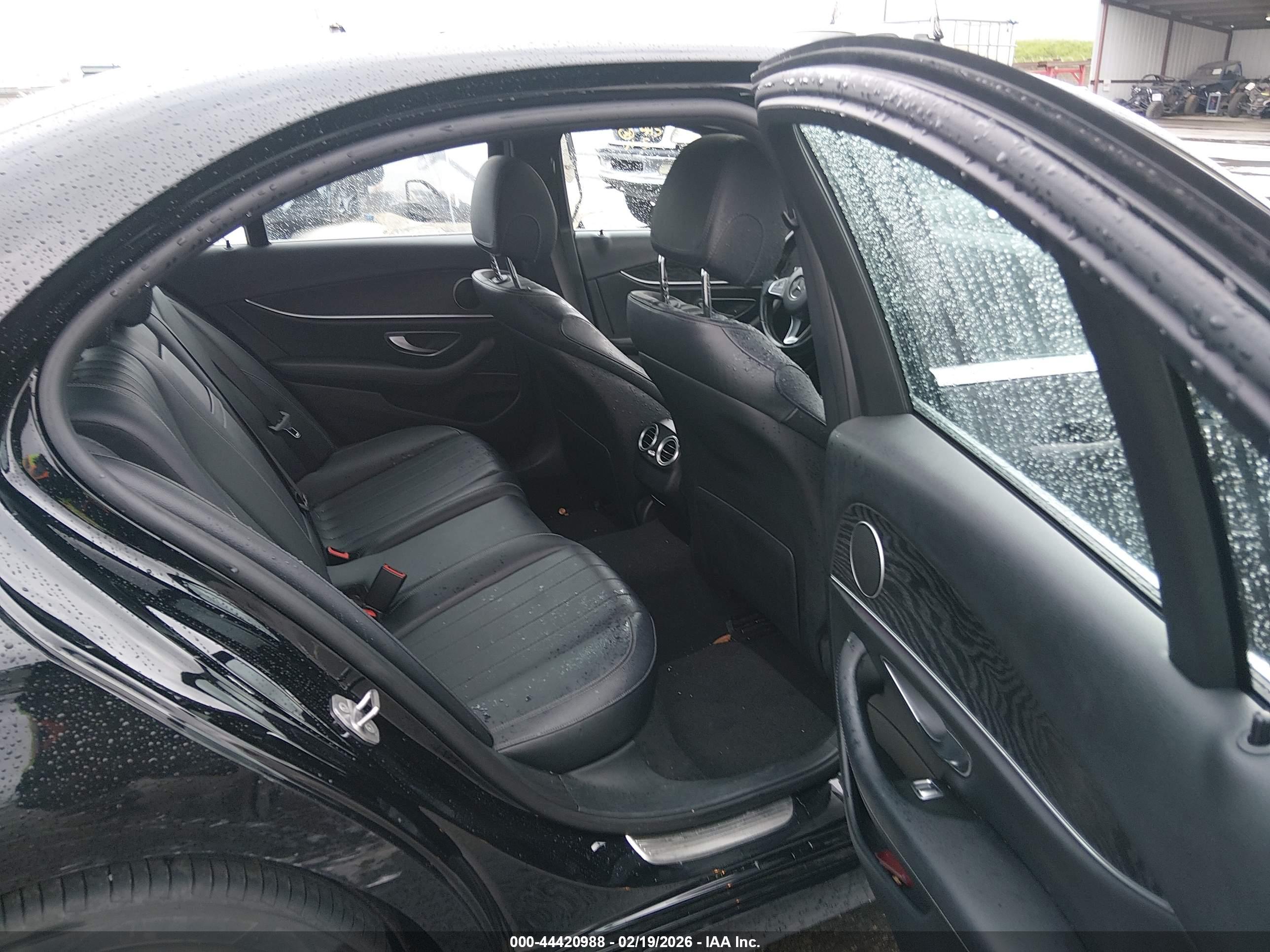 MERCEDES-BENZ E image 8