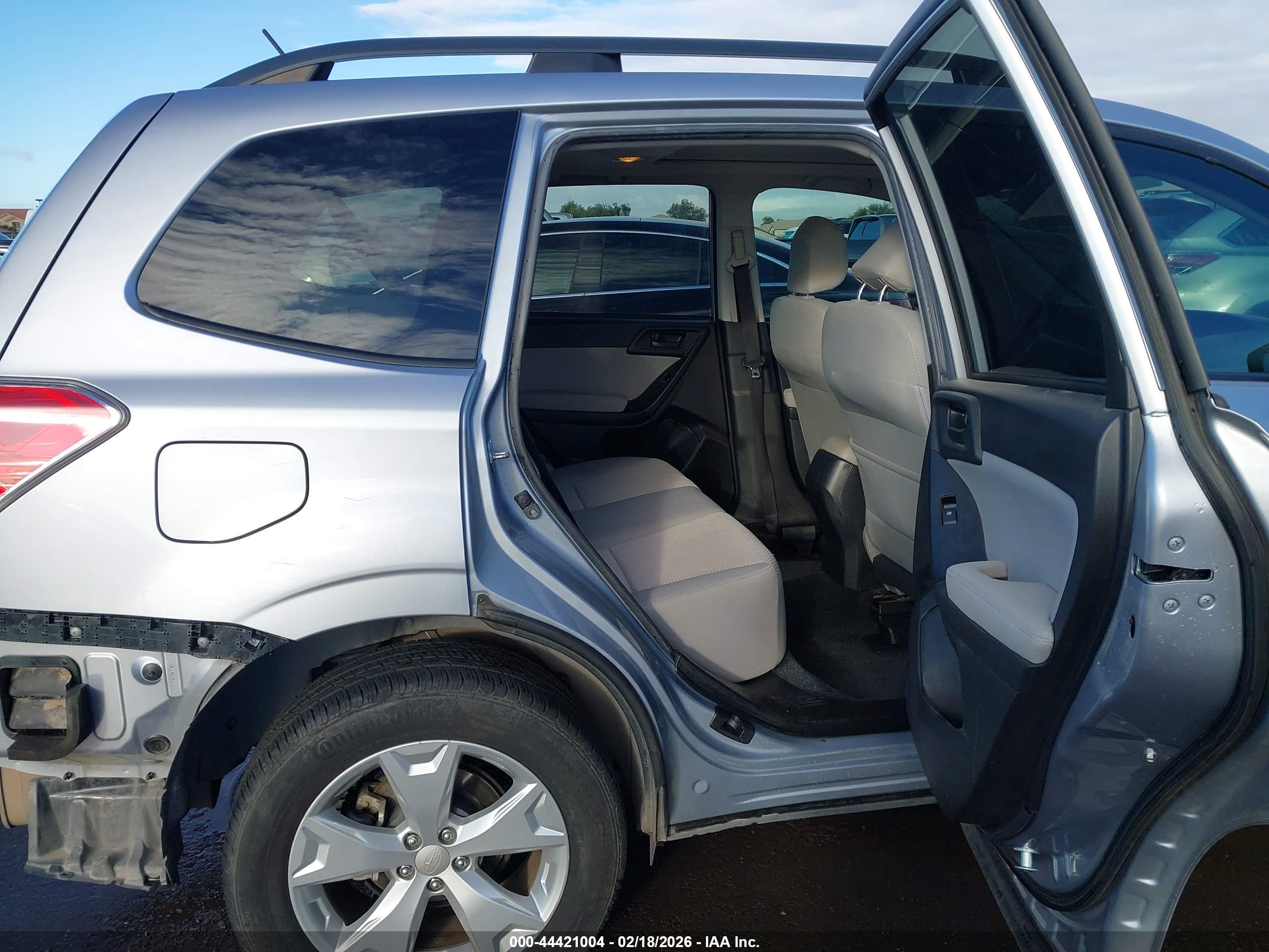 SUBARU FORESTER image 8