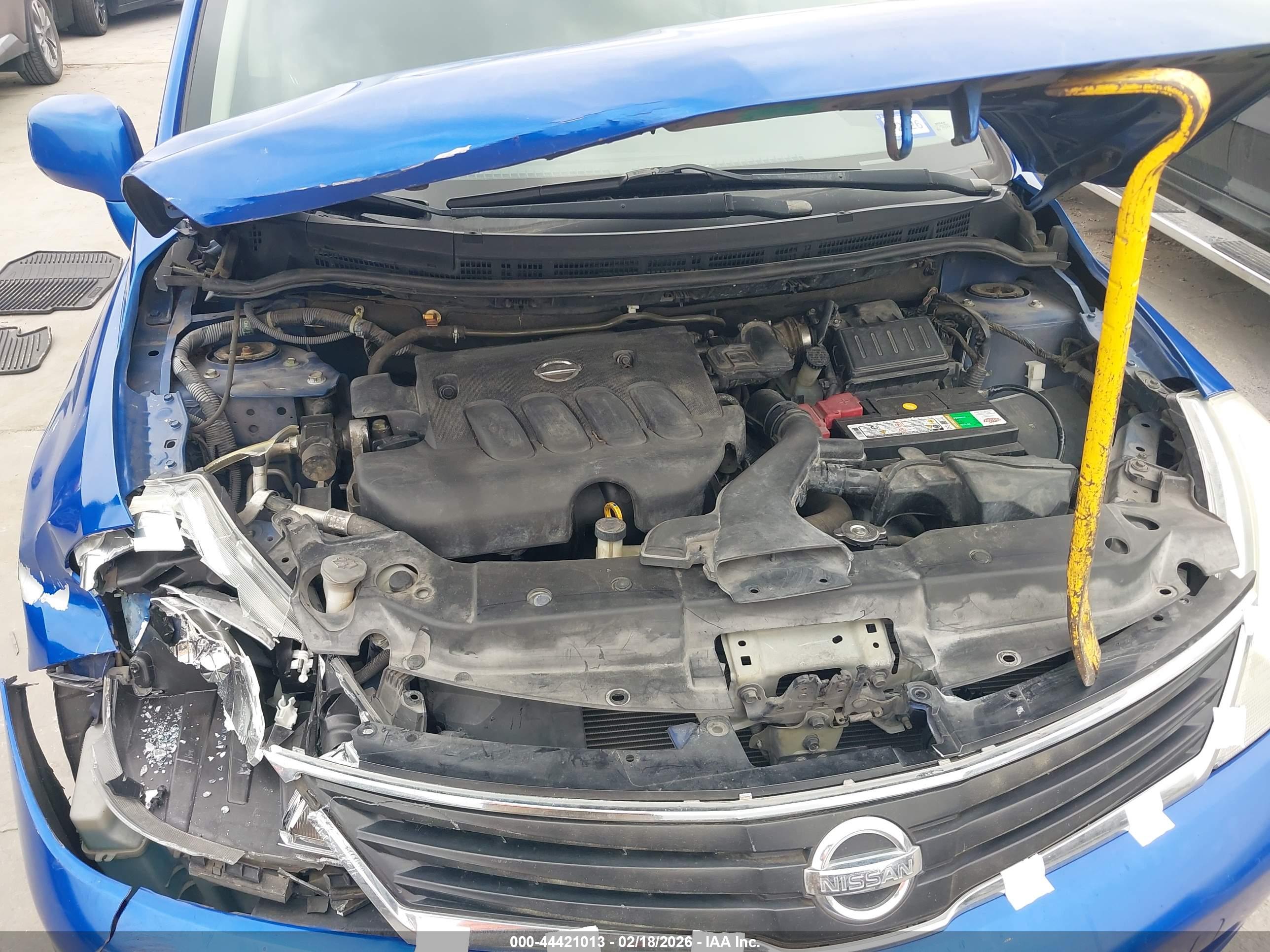 NISSAN VERSA image 10