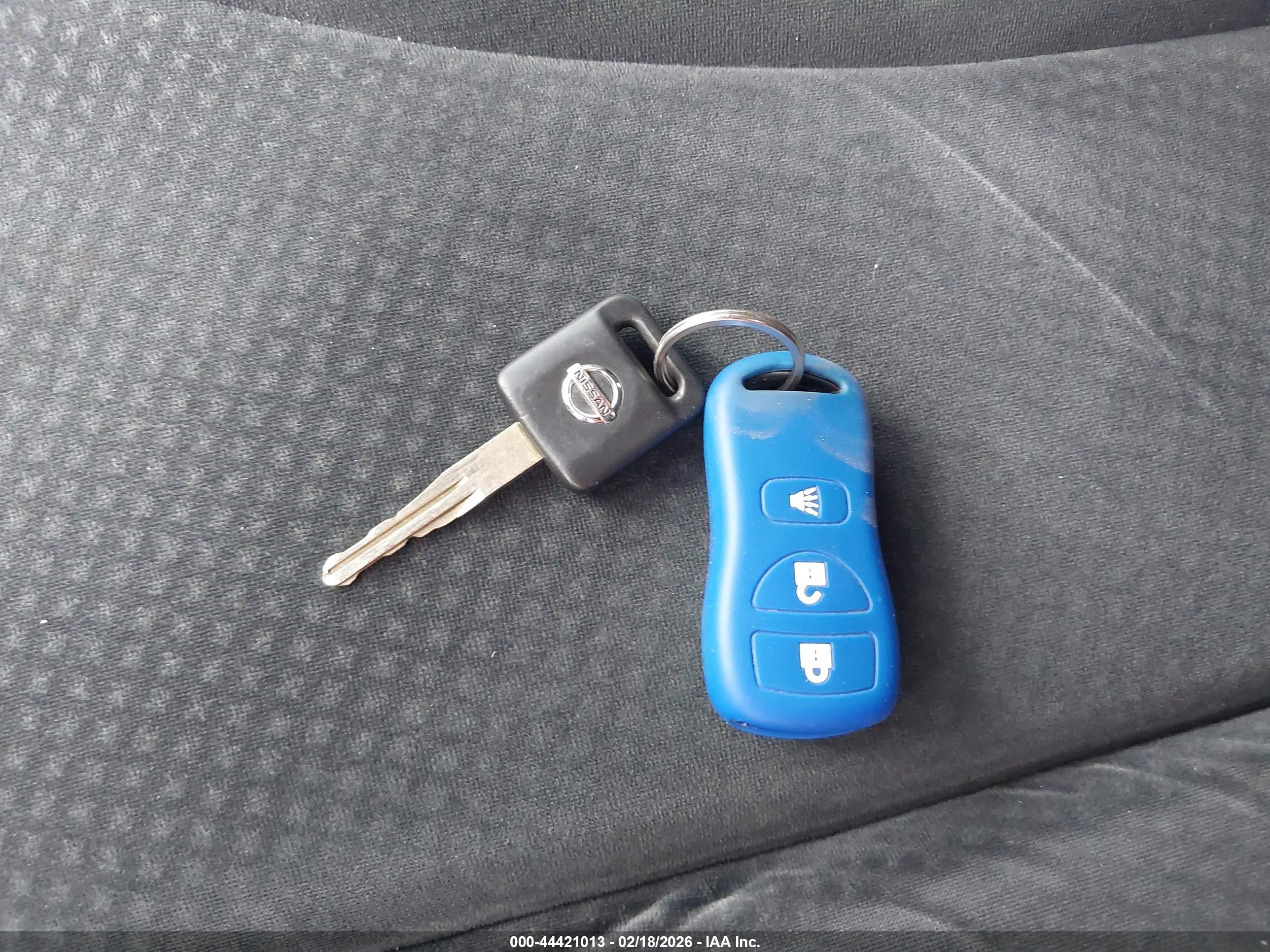 NISSAN VERSA image 11