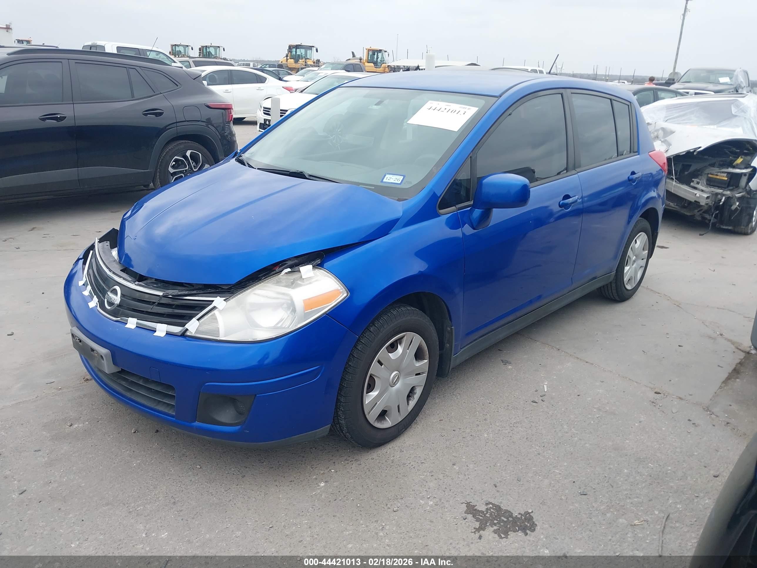 NISSAN VERSA image 2