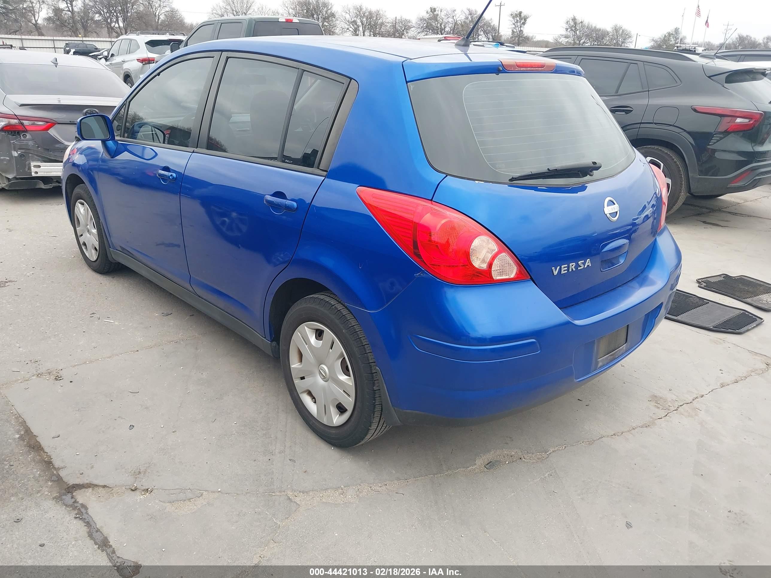NISSAN VERSA image 3