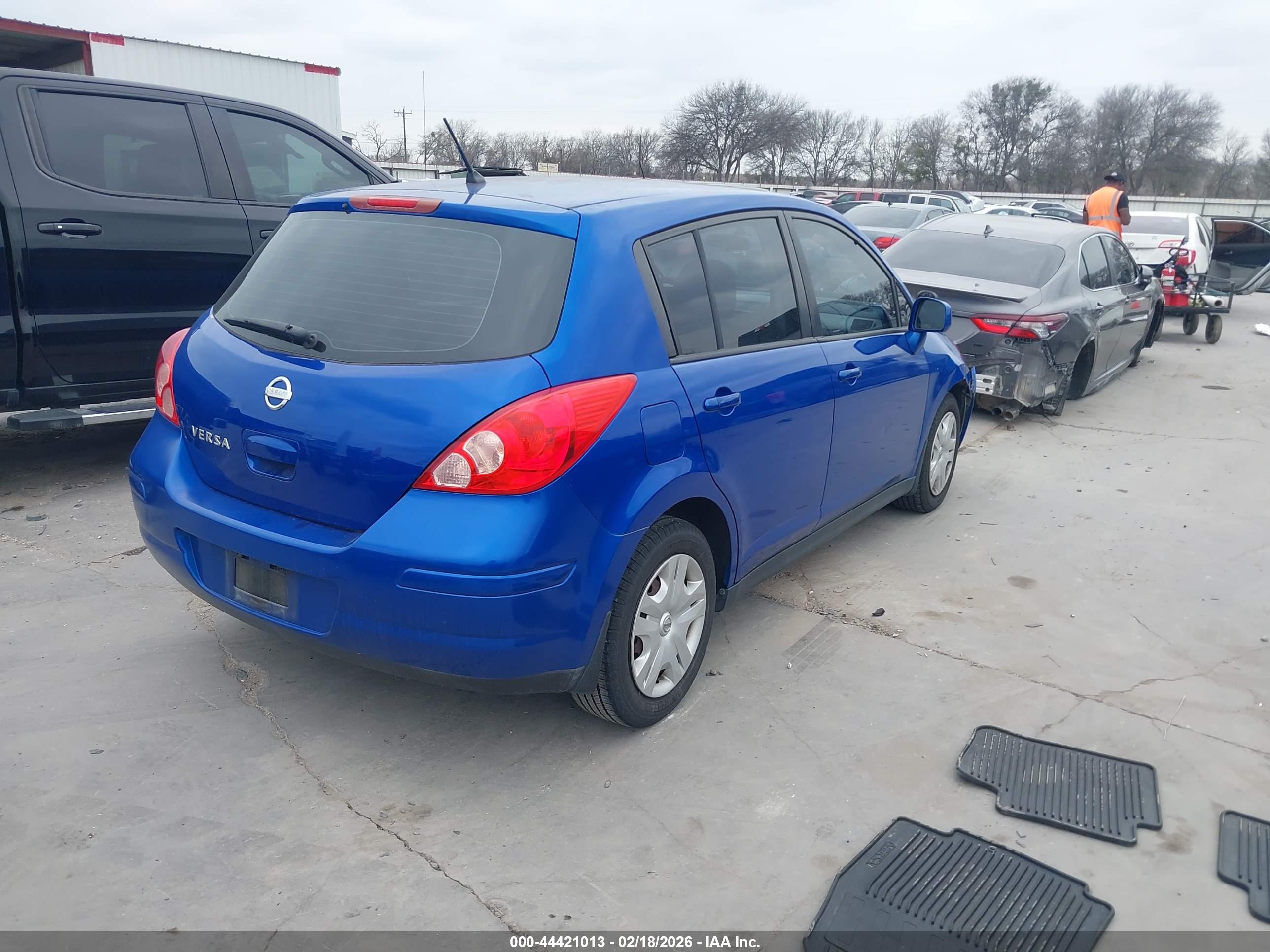 NISSAN VERSA image 4