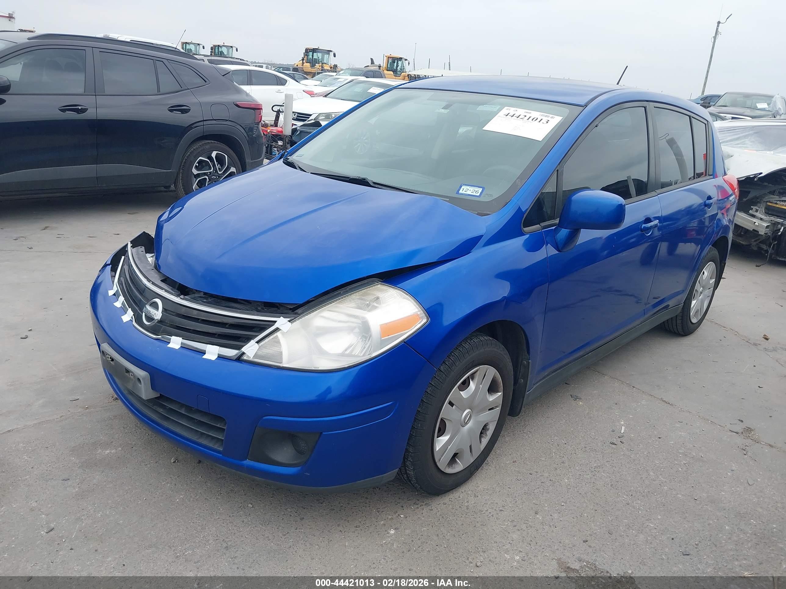 NISSAN VERSA image 6