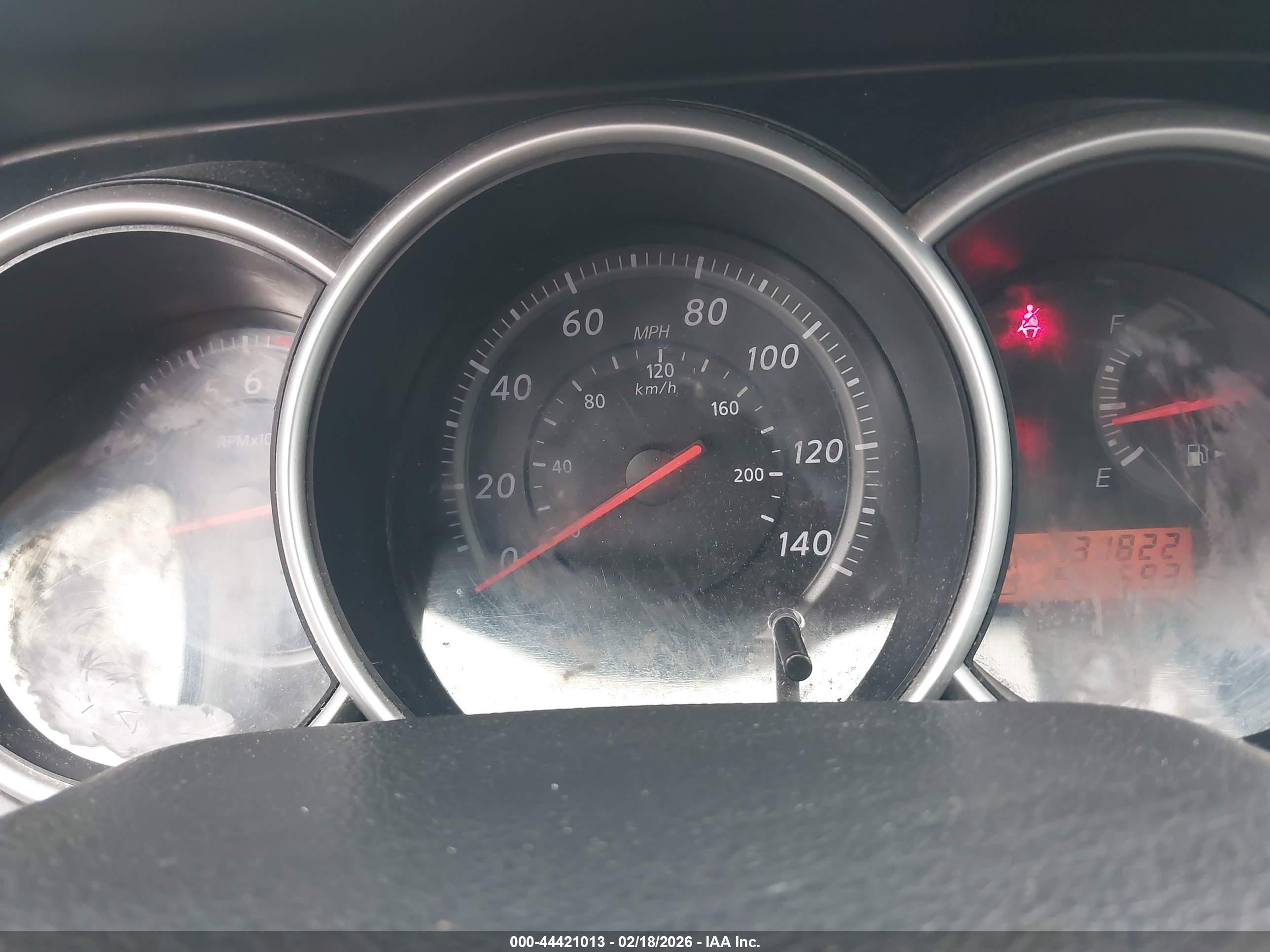 NISSAN VERSA image 7
