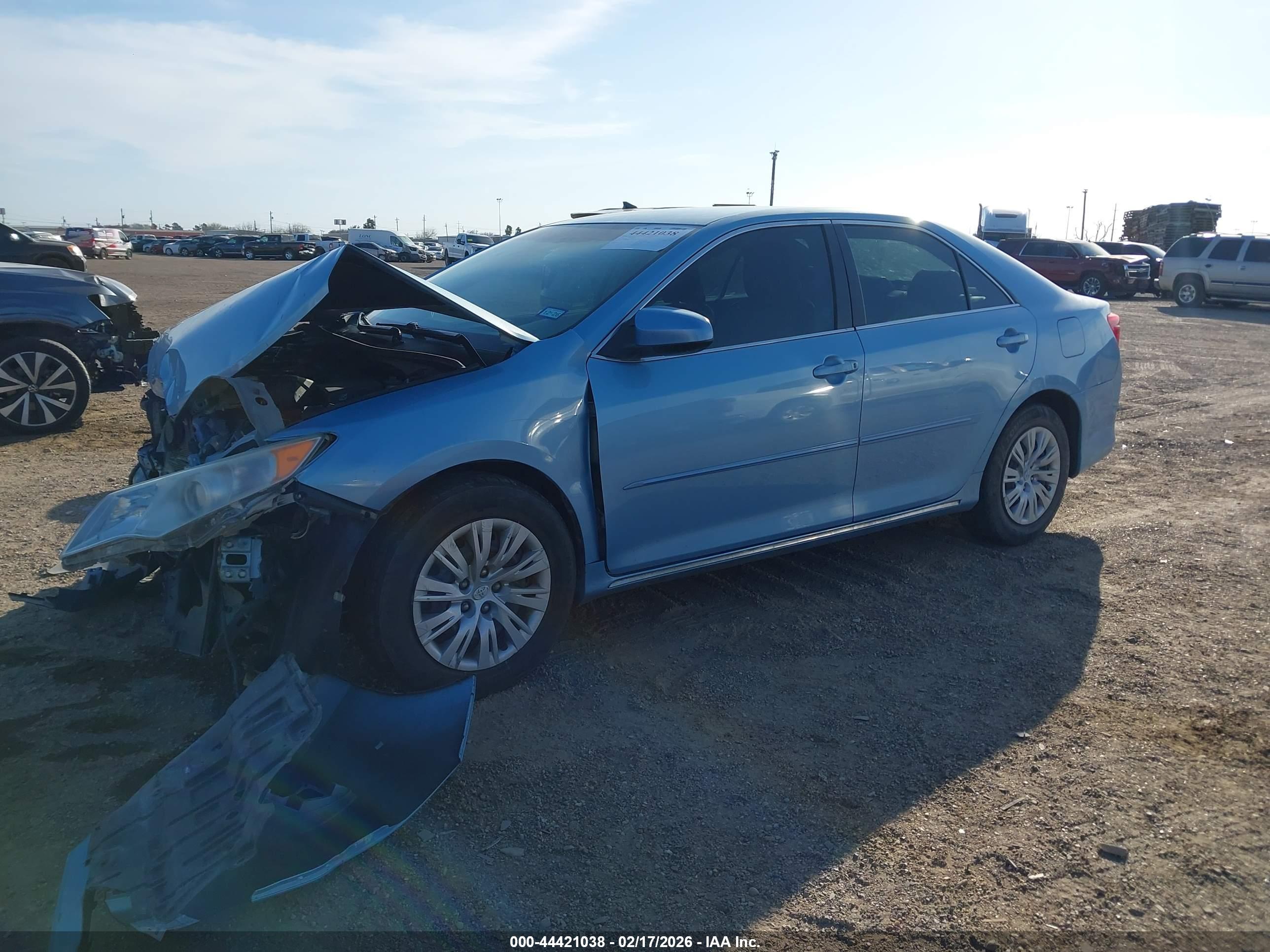 TOYOTA CAMRY image 2