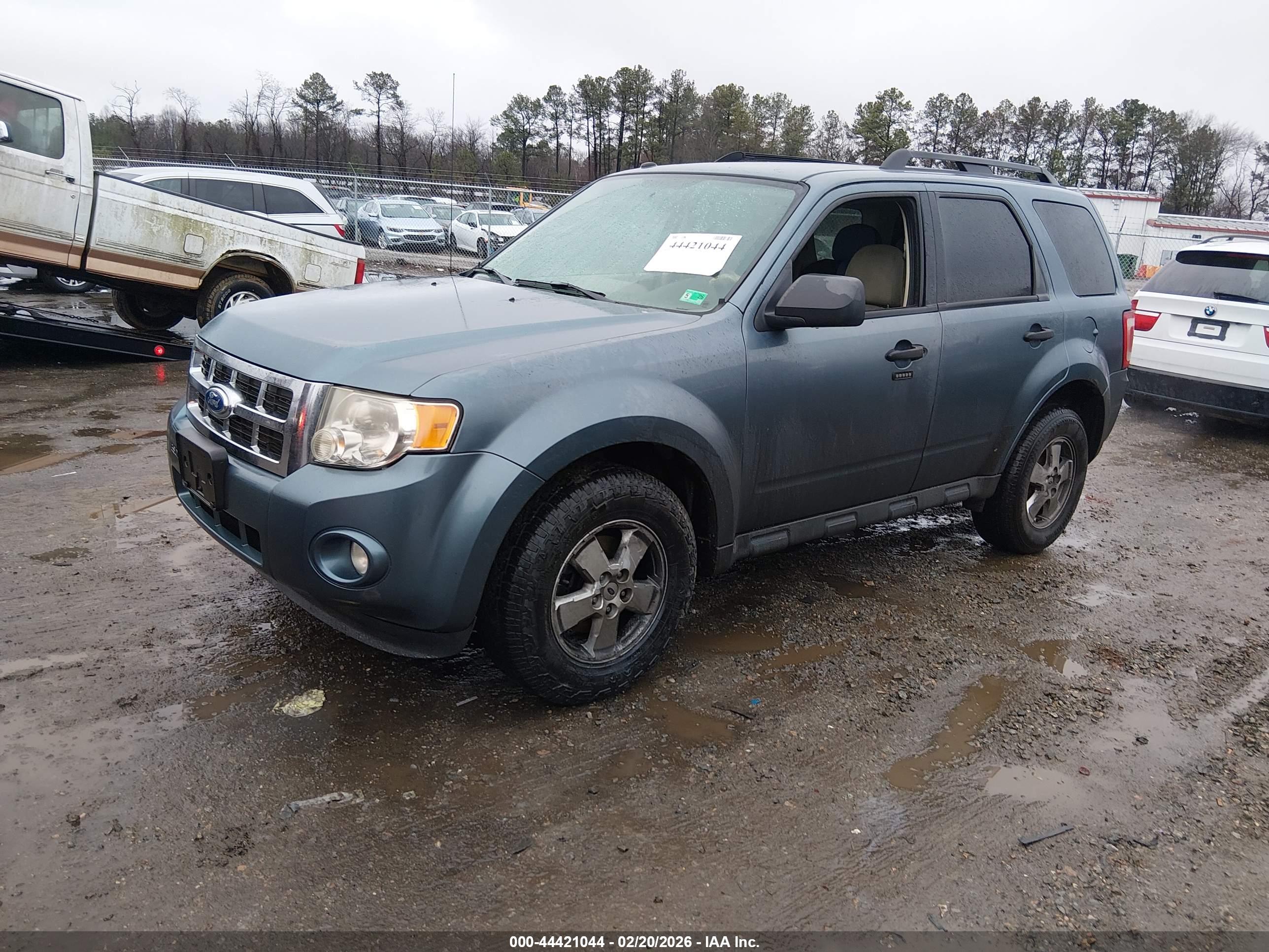 FORD ESCAPE image 2