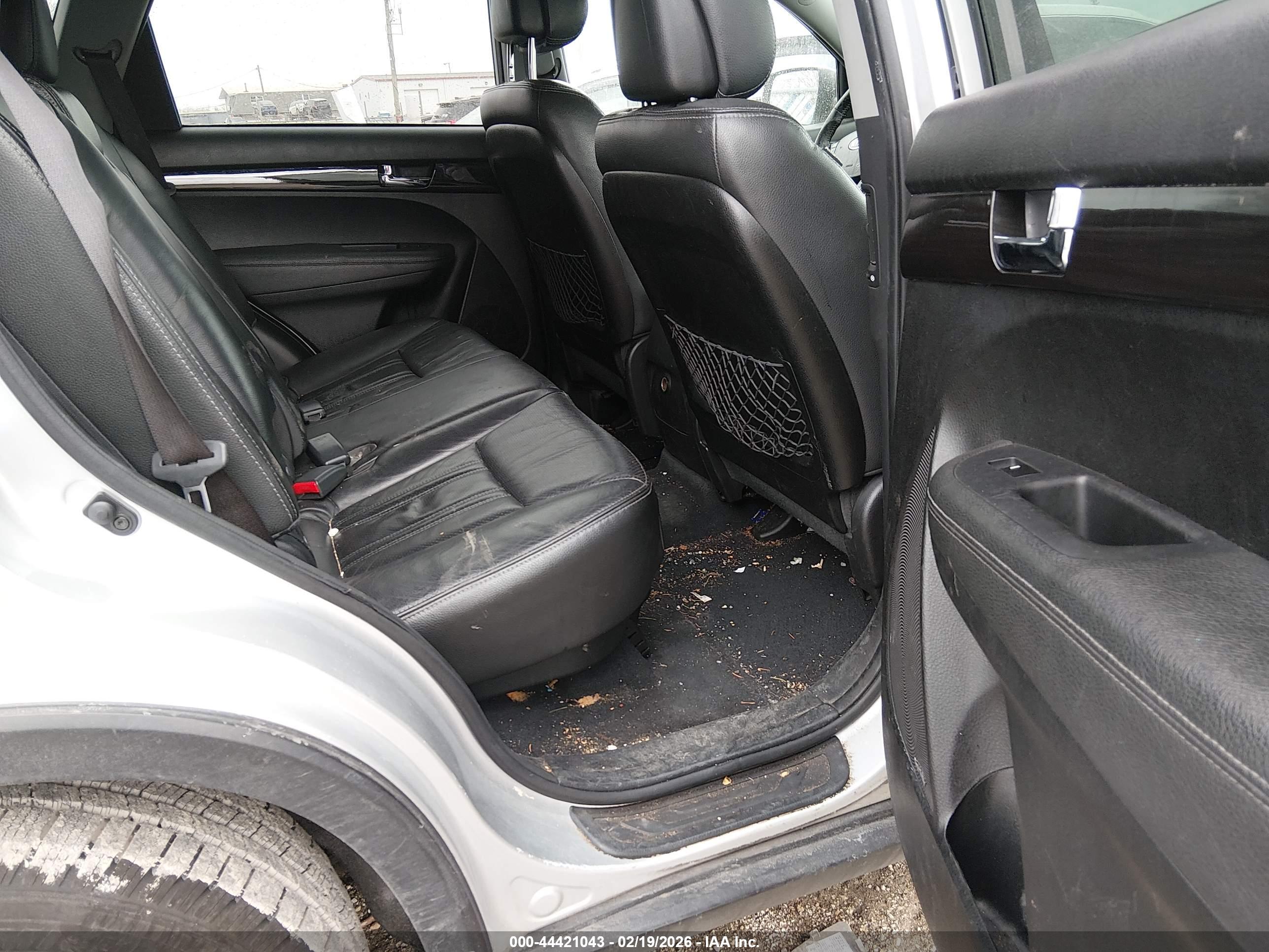 KIA SORENTO image 8