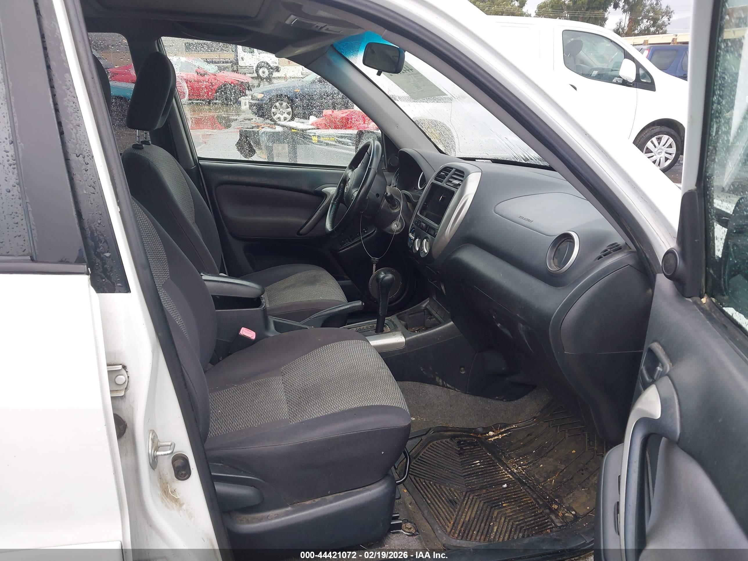 TOYOTA RAV4 image 5