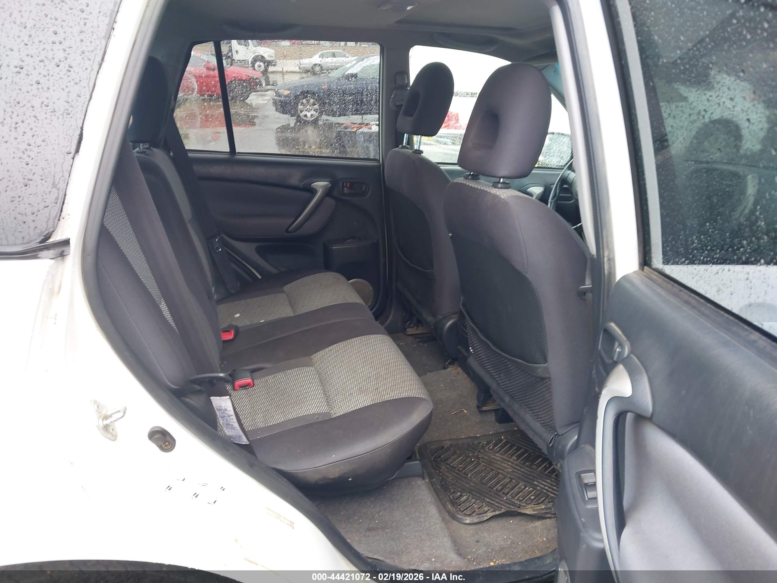 TOYOTA RAV4 image 8