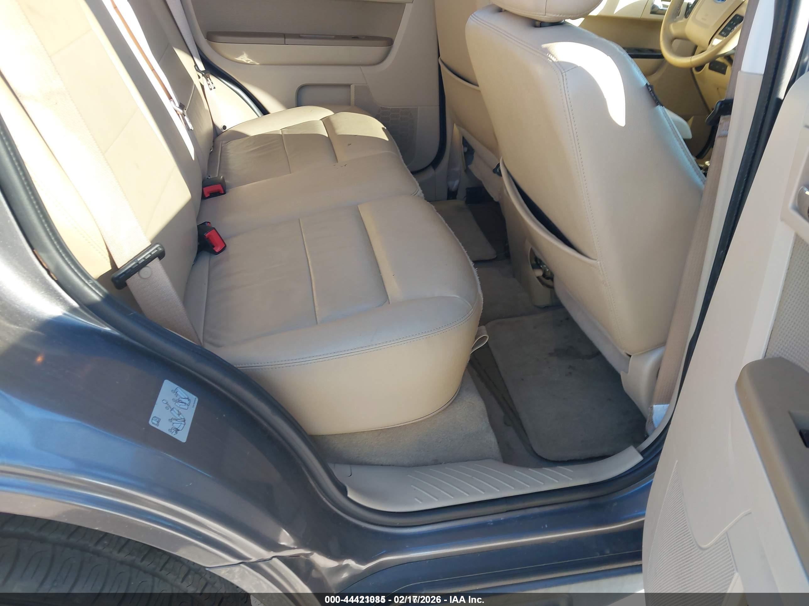 FORD ESCAPE image 8