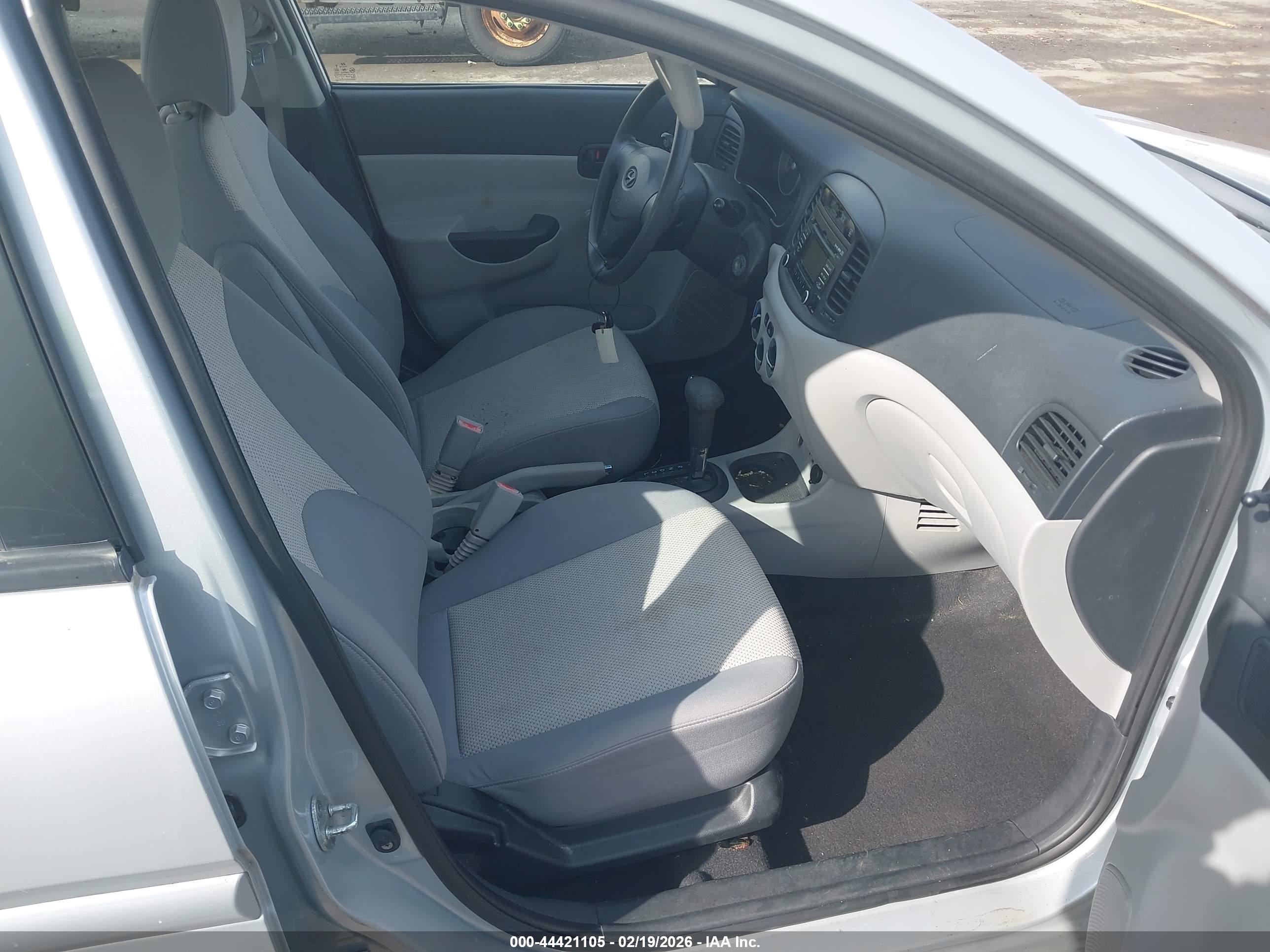 HYUNDAI ACCENT image 5