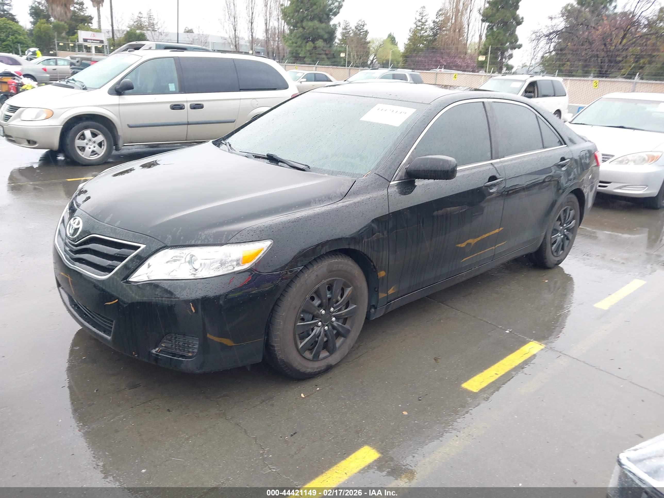TOYOTA CAMRY image 2