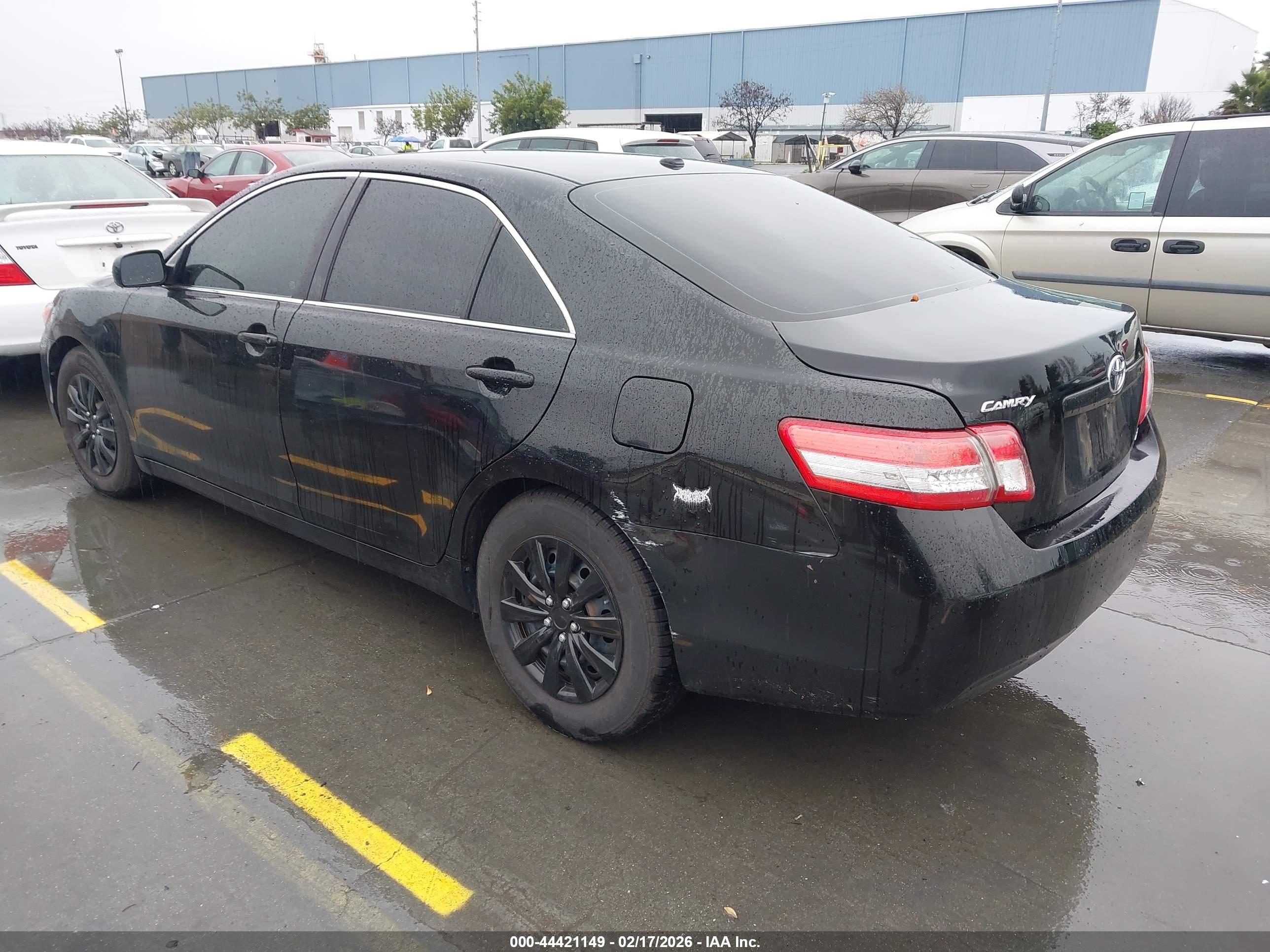 TOYOTA CAMRY image 3