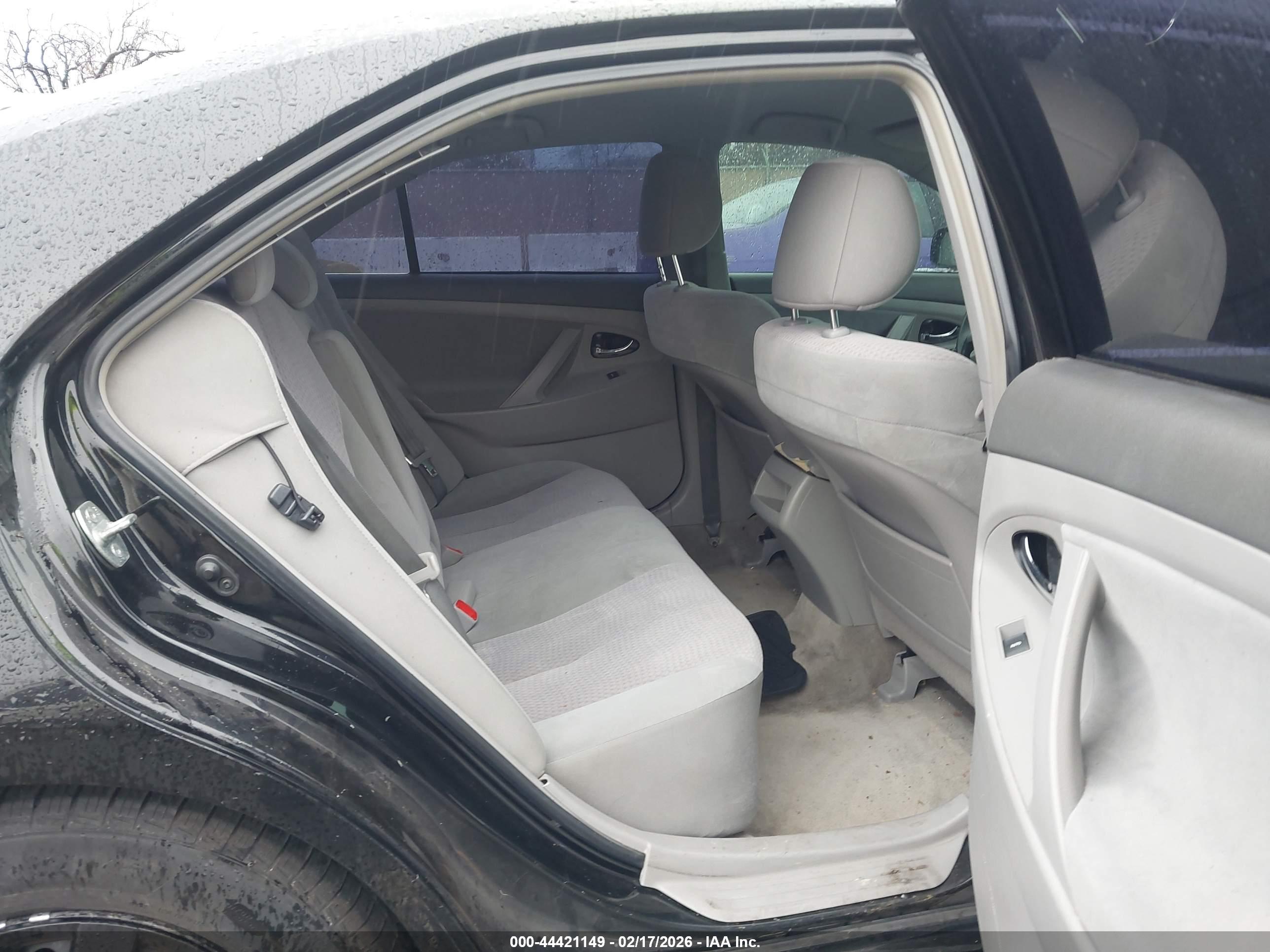 TOYOTA CAMRY image 8