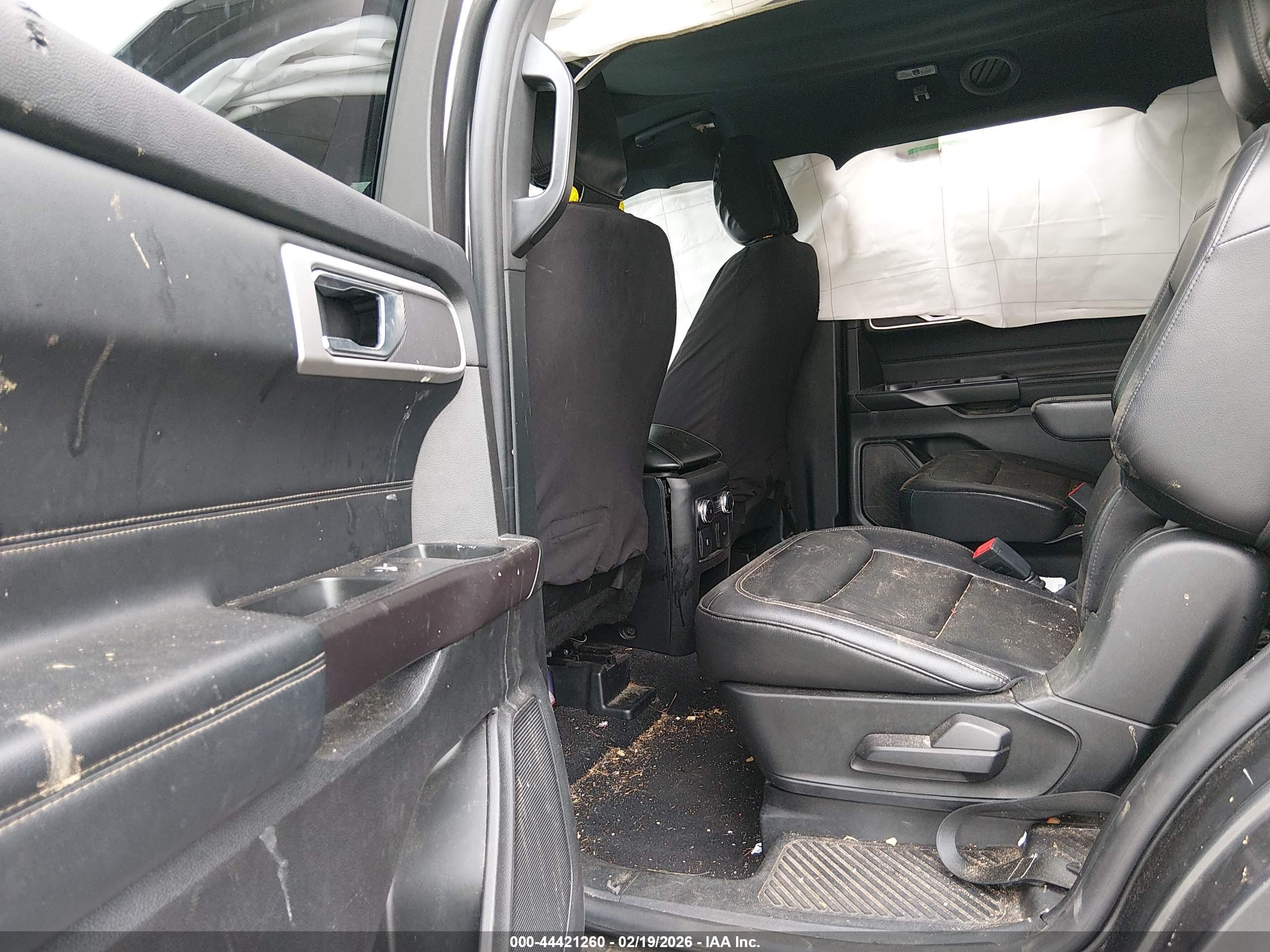 FORD EXPLORER image 8