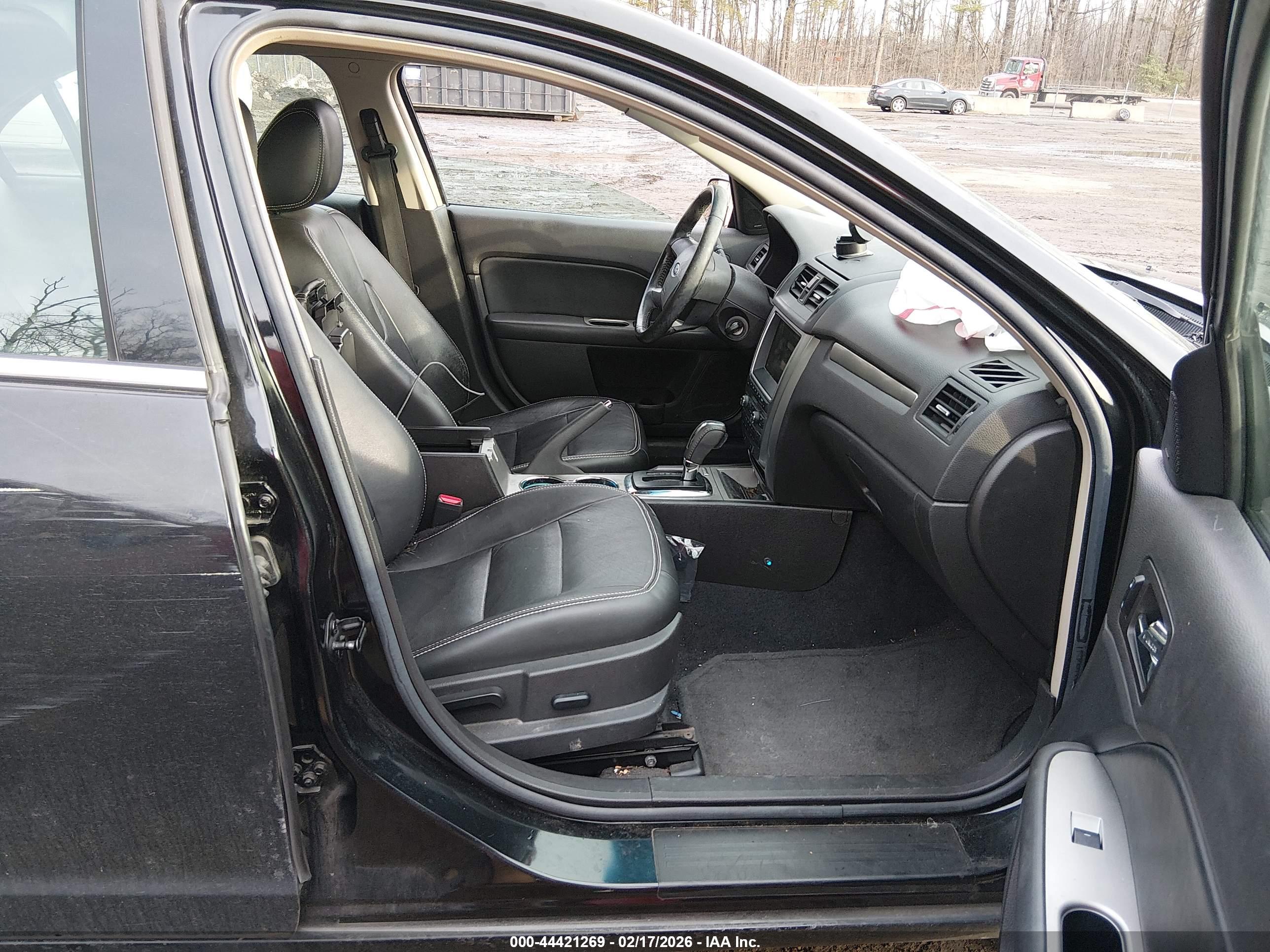 FORD FUSION image 5