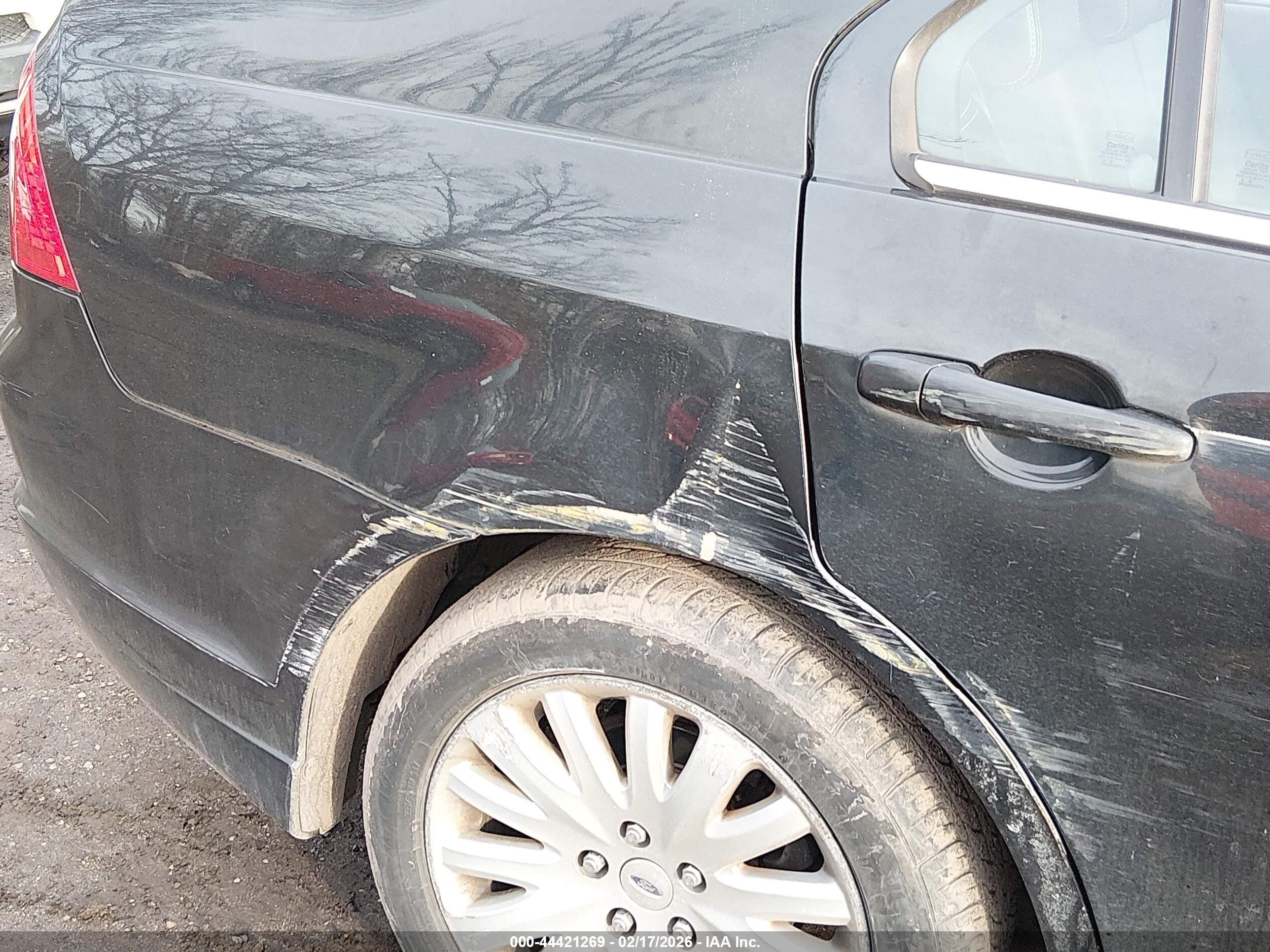 FORD FUSION image 6