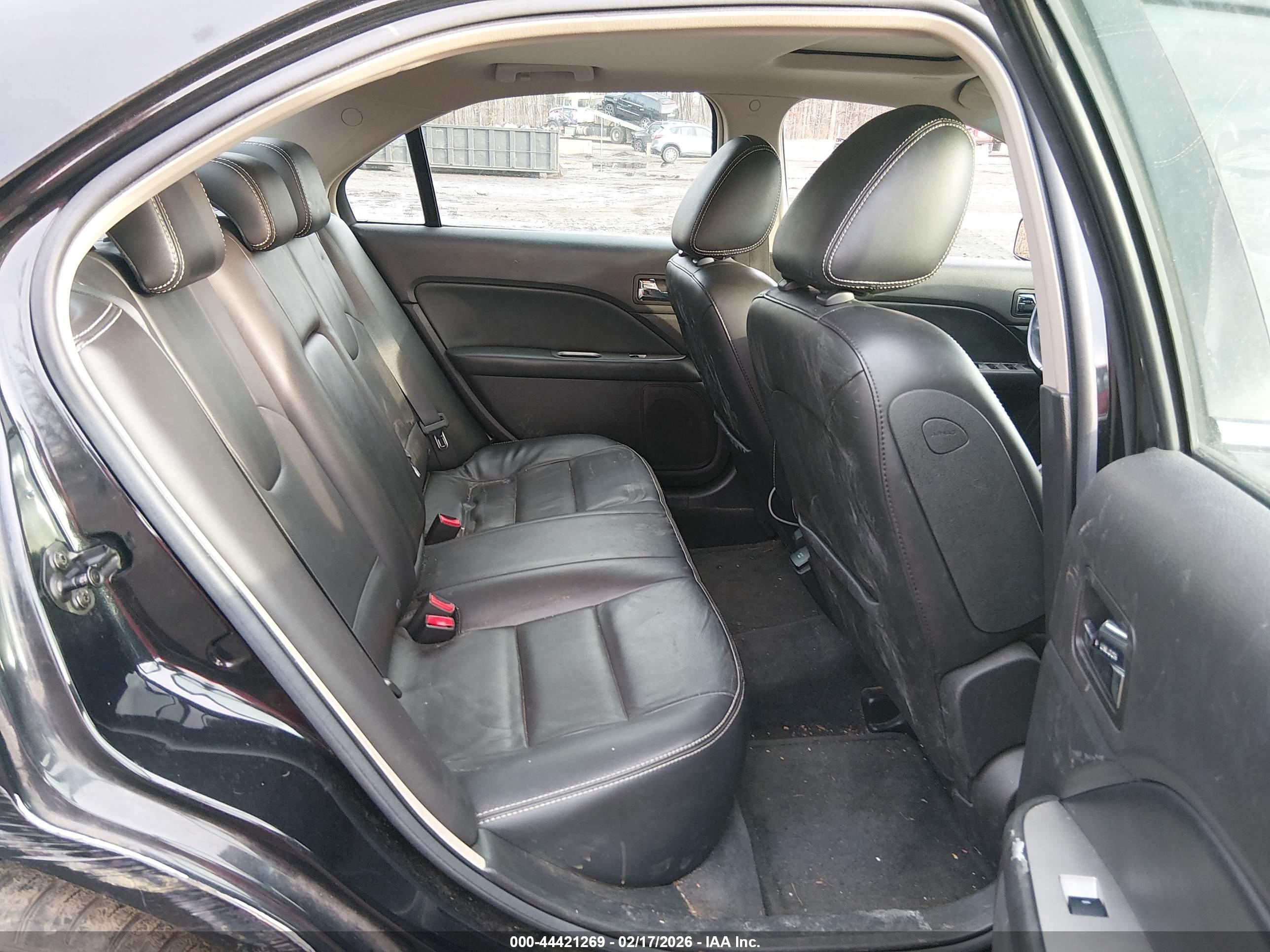 FORD FUSION image 8