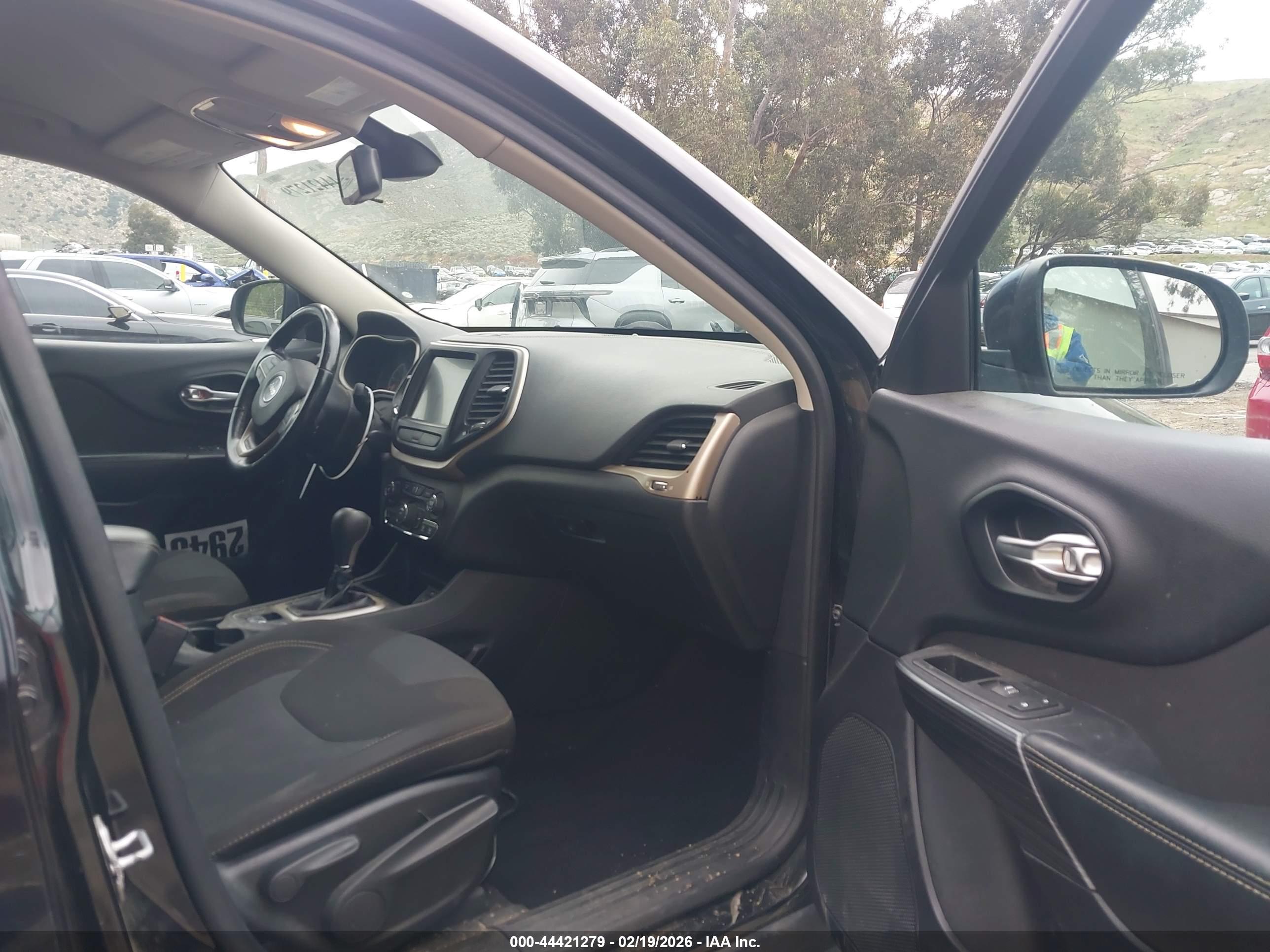 JEEP CHEROKEE image 5