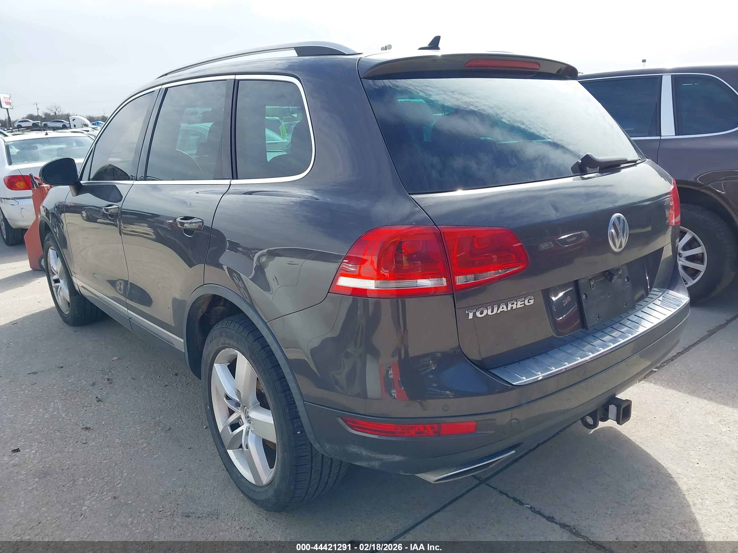 VOLKSWAGEN TOUAREG image 3