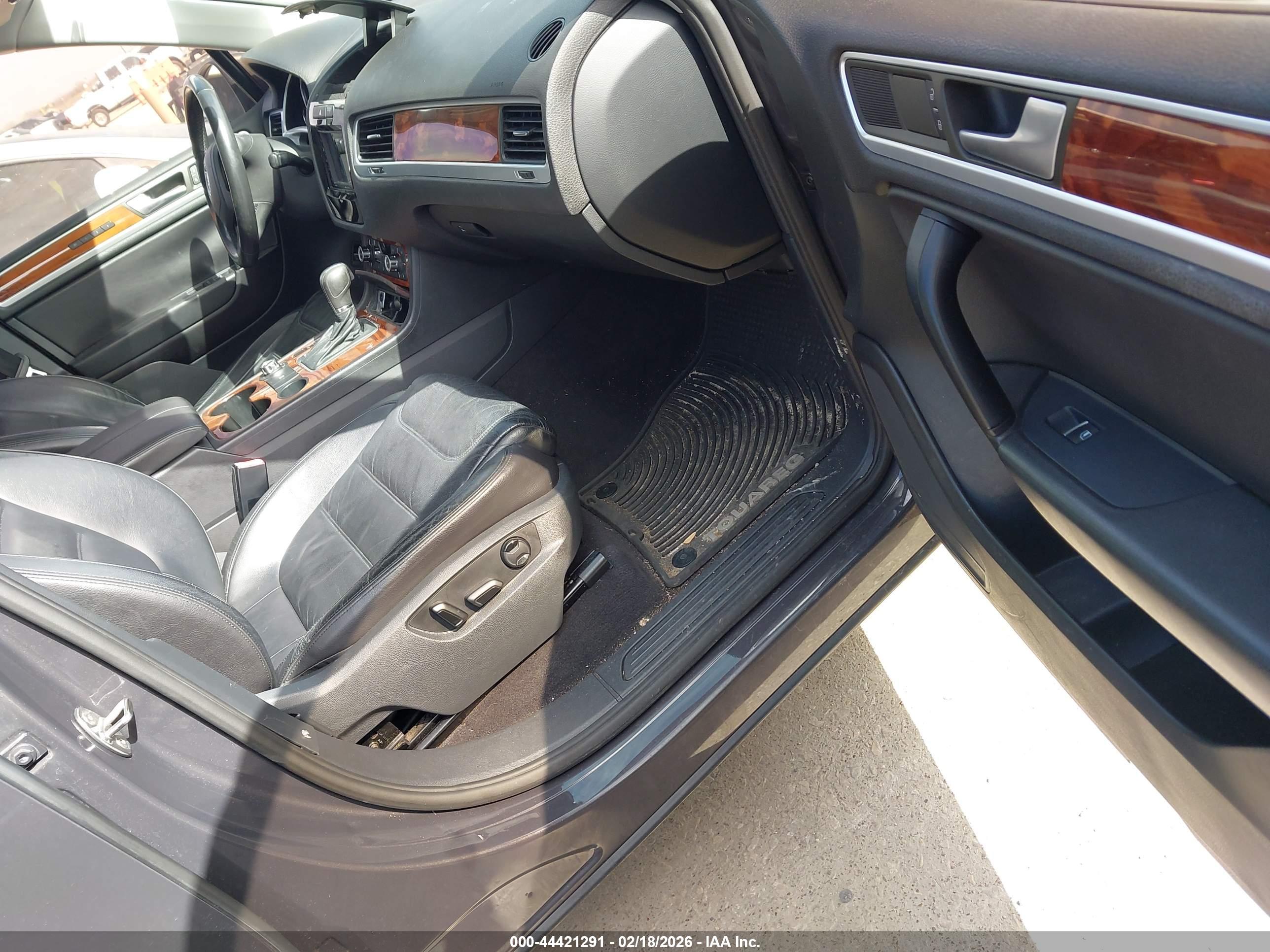 VOLKSWAGEN TOUAREG image 5