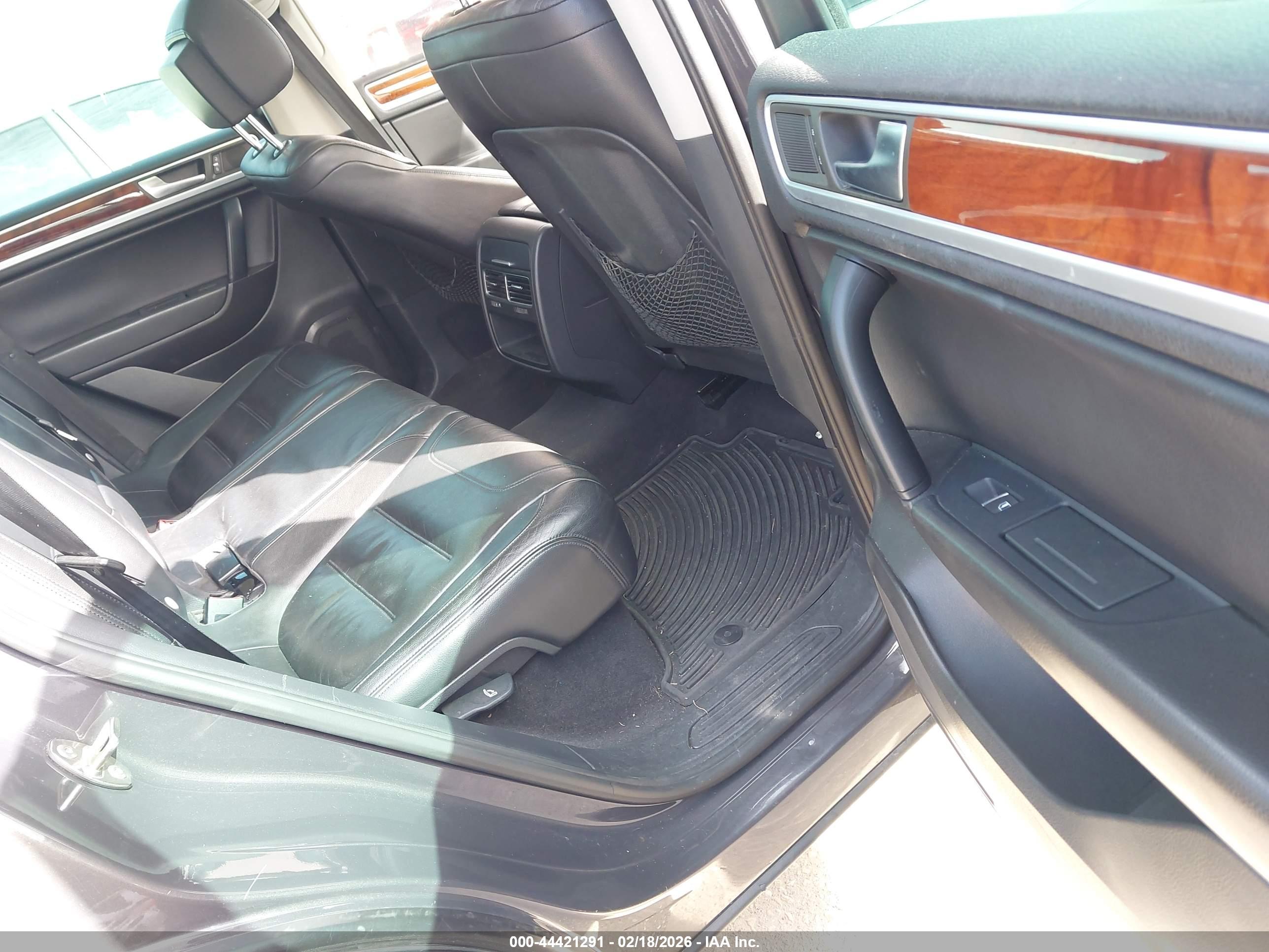 VOLKSWAGEN TOUAREG image 8
