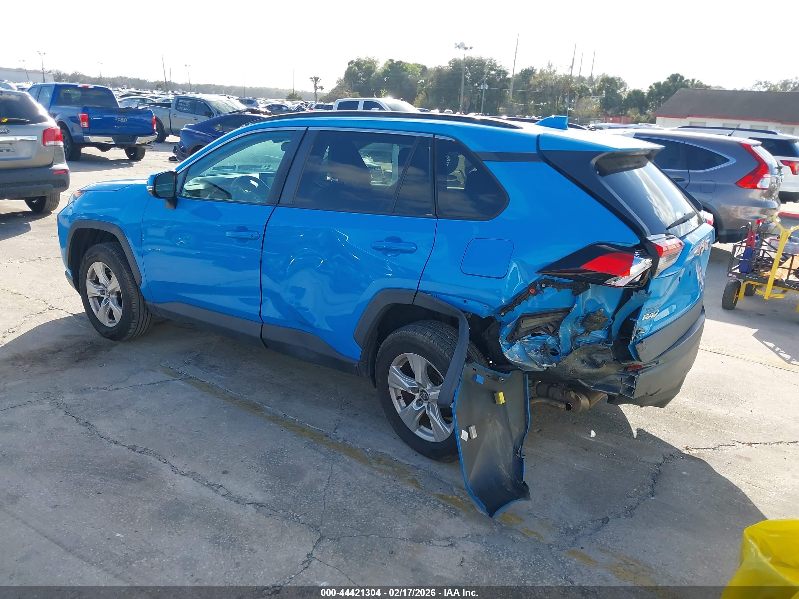 TOYOTA RAV4 image 3