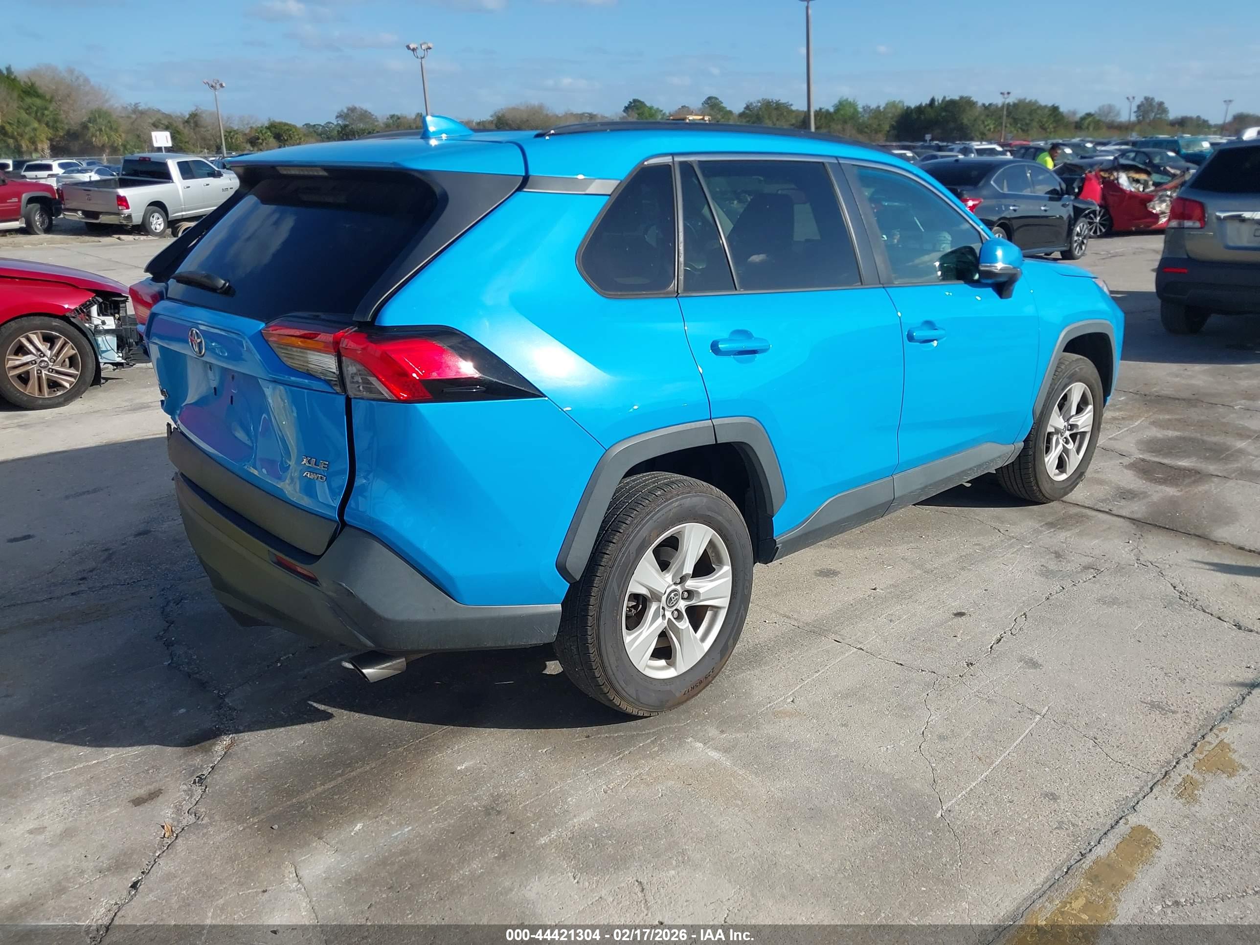 TOYOTA RAV4 image 4