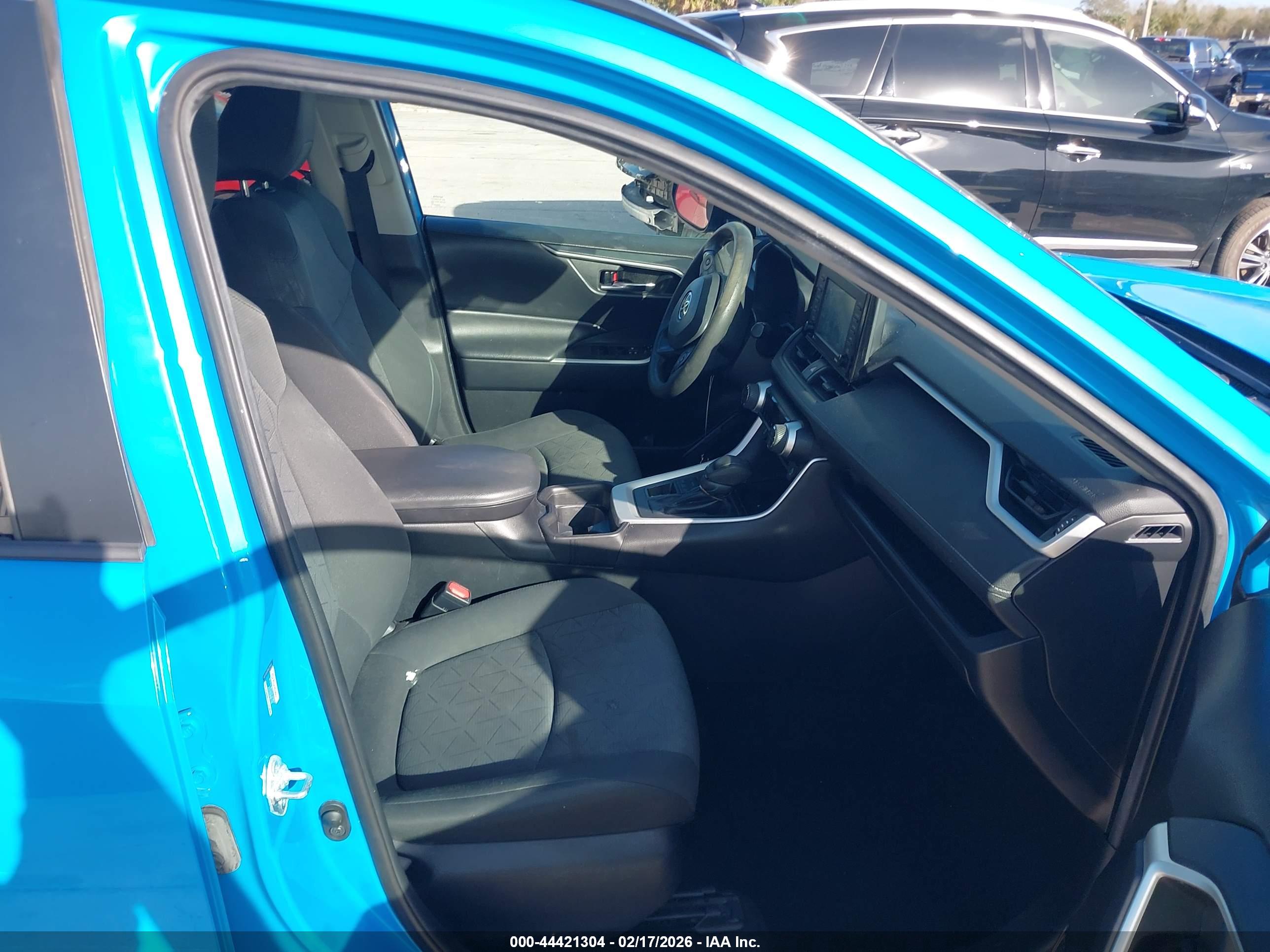 TOYOTA RAV4 image 5