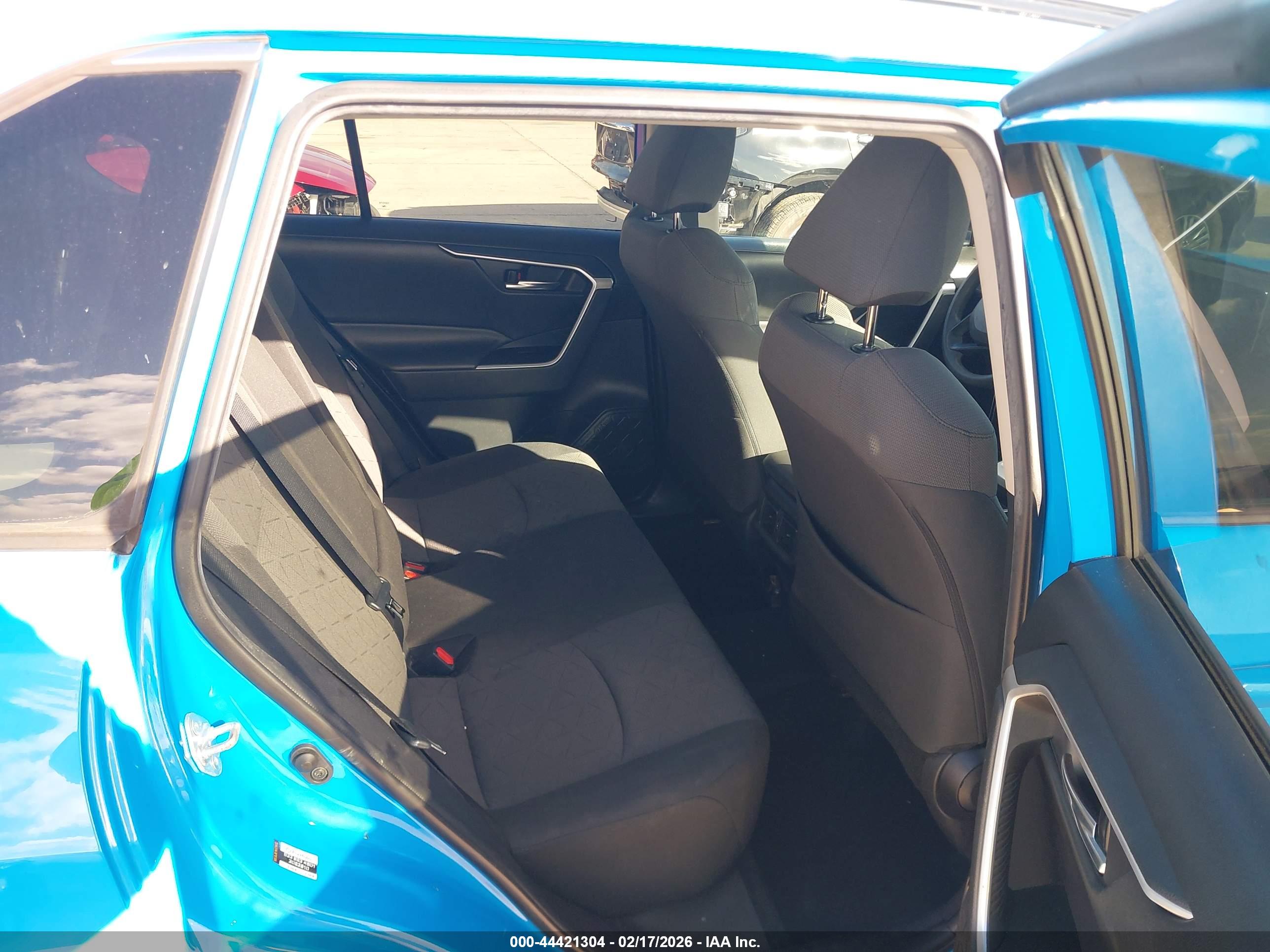 TOYOTA RAV4 image 8