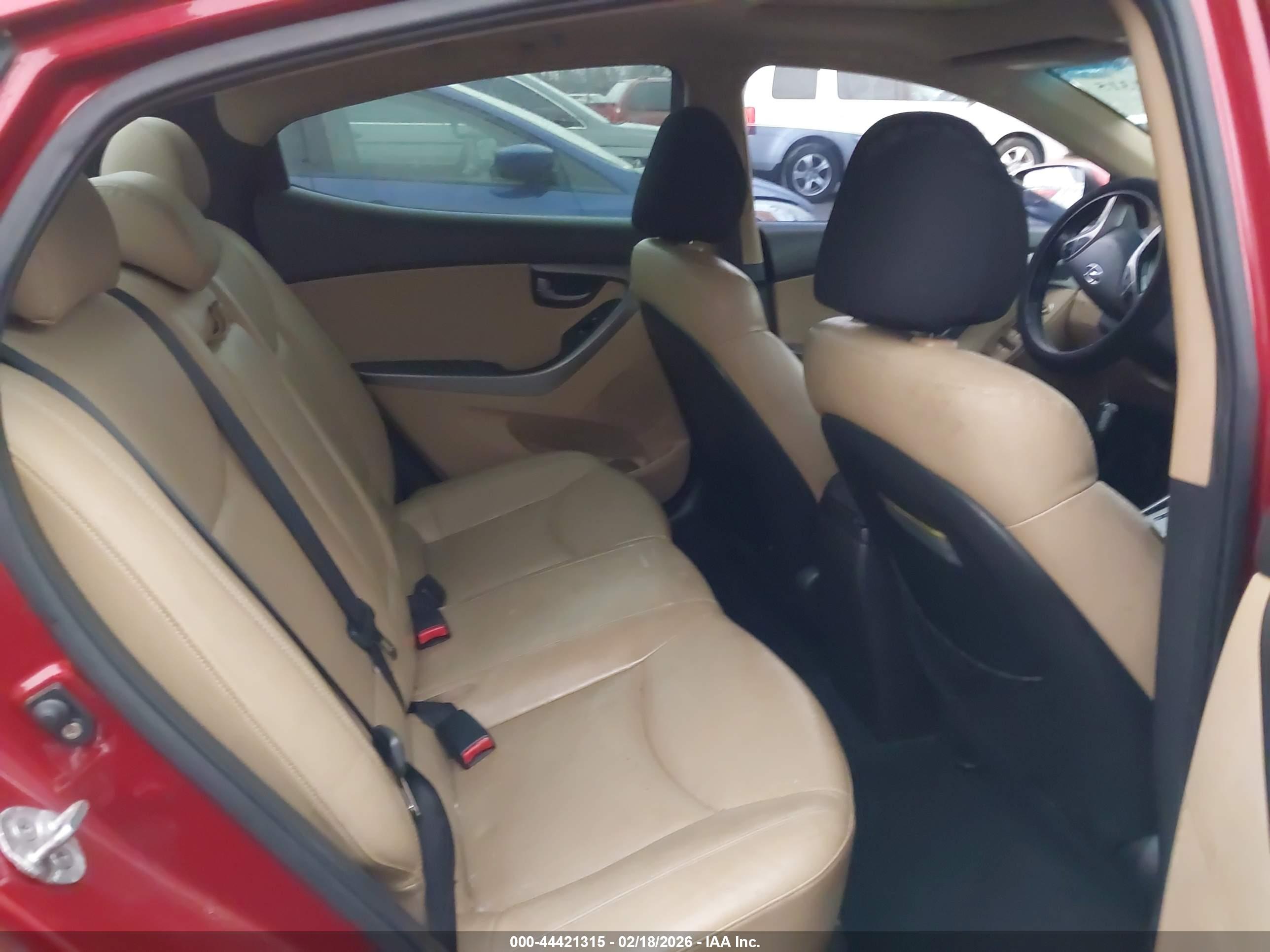 HYUNDAI ELANTRA image 8