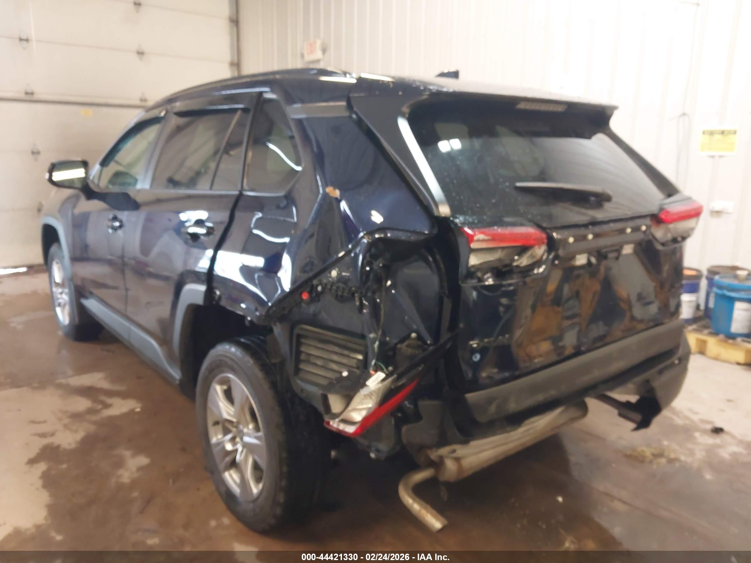 TOYOTA RAV4 image 3