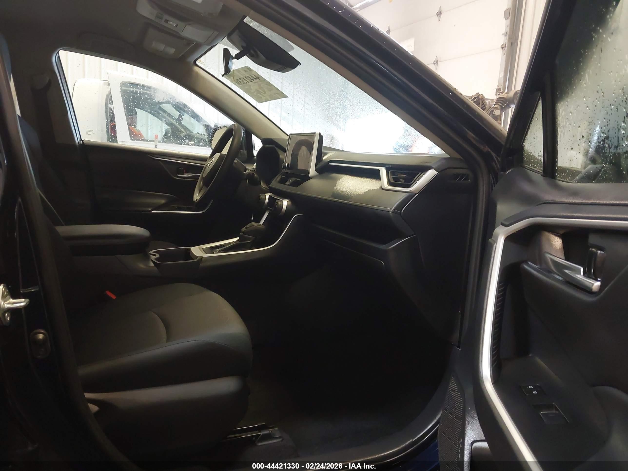 TOYOTA RAV4 image 5