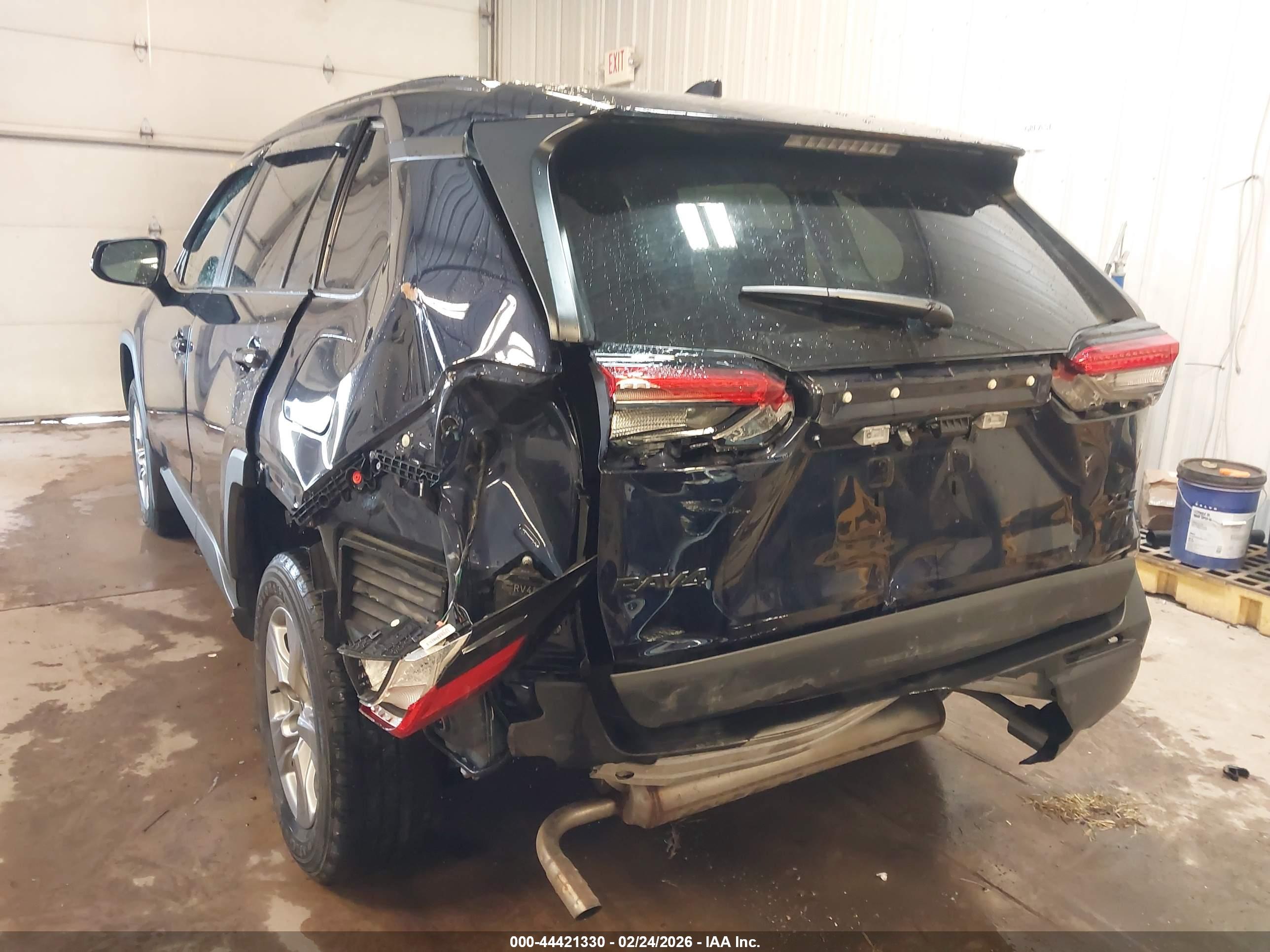 TOYOTA RAV4 image 6
