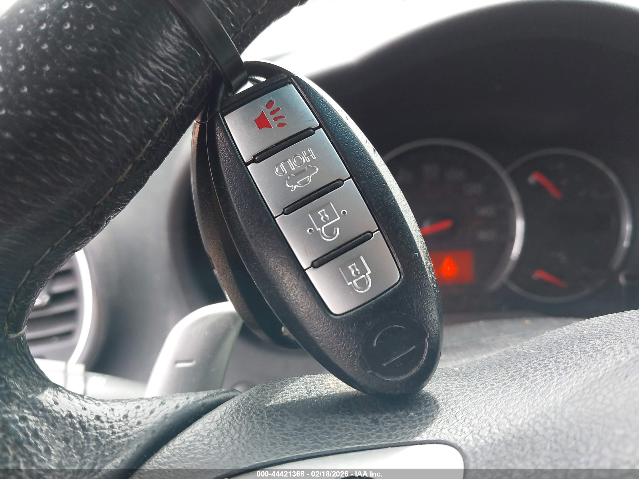NISSAN MAXIMA image 11