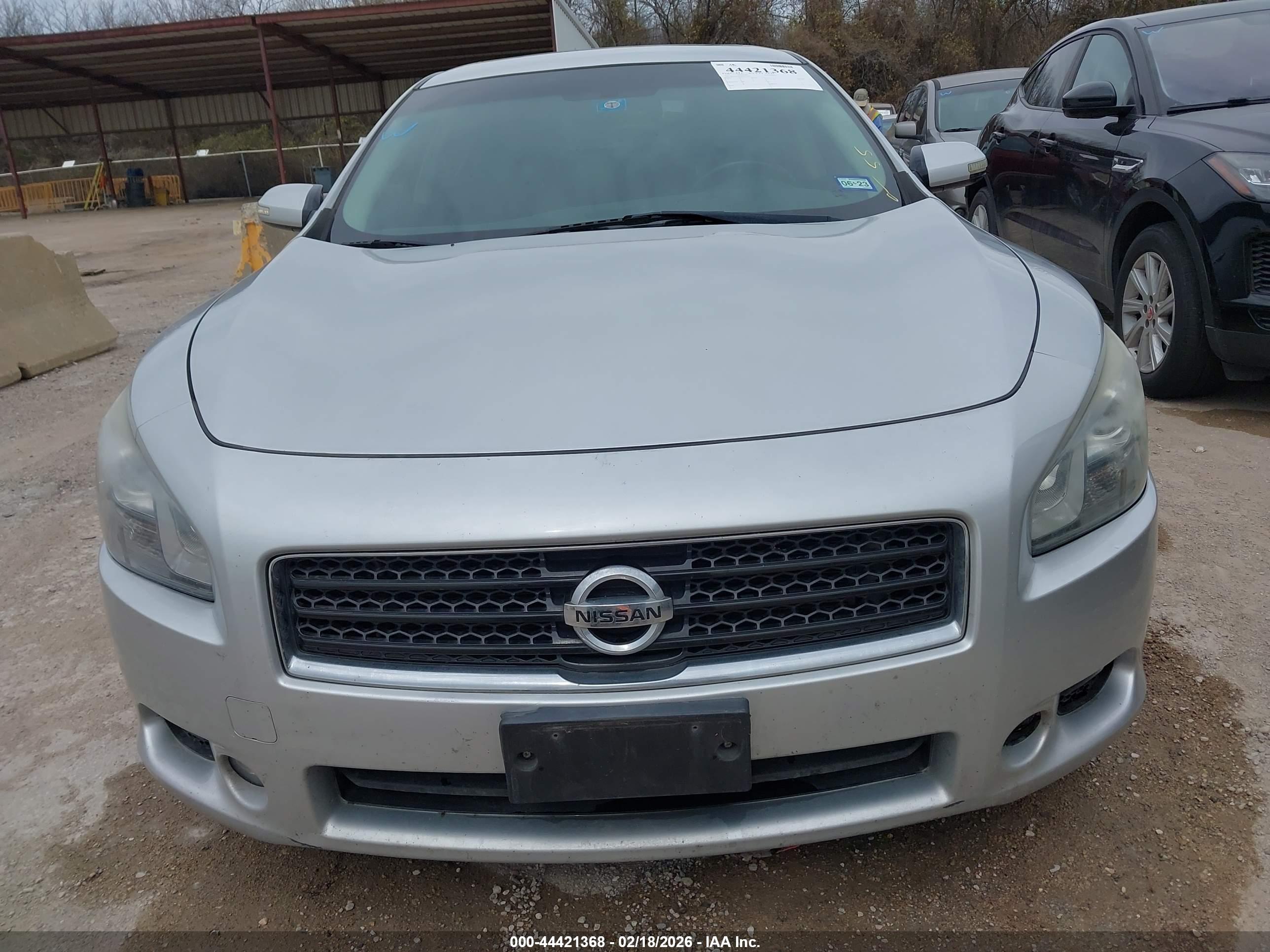 NISSAN MAXIMA image 6