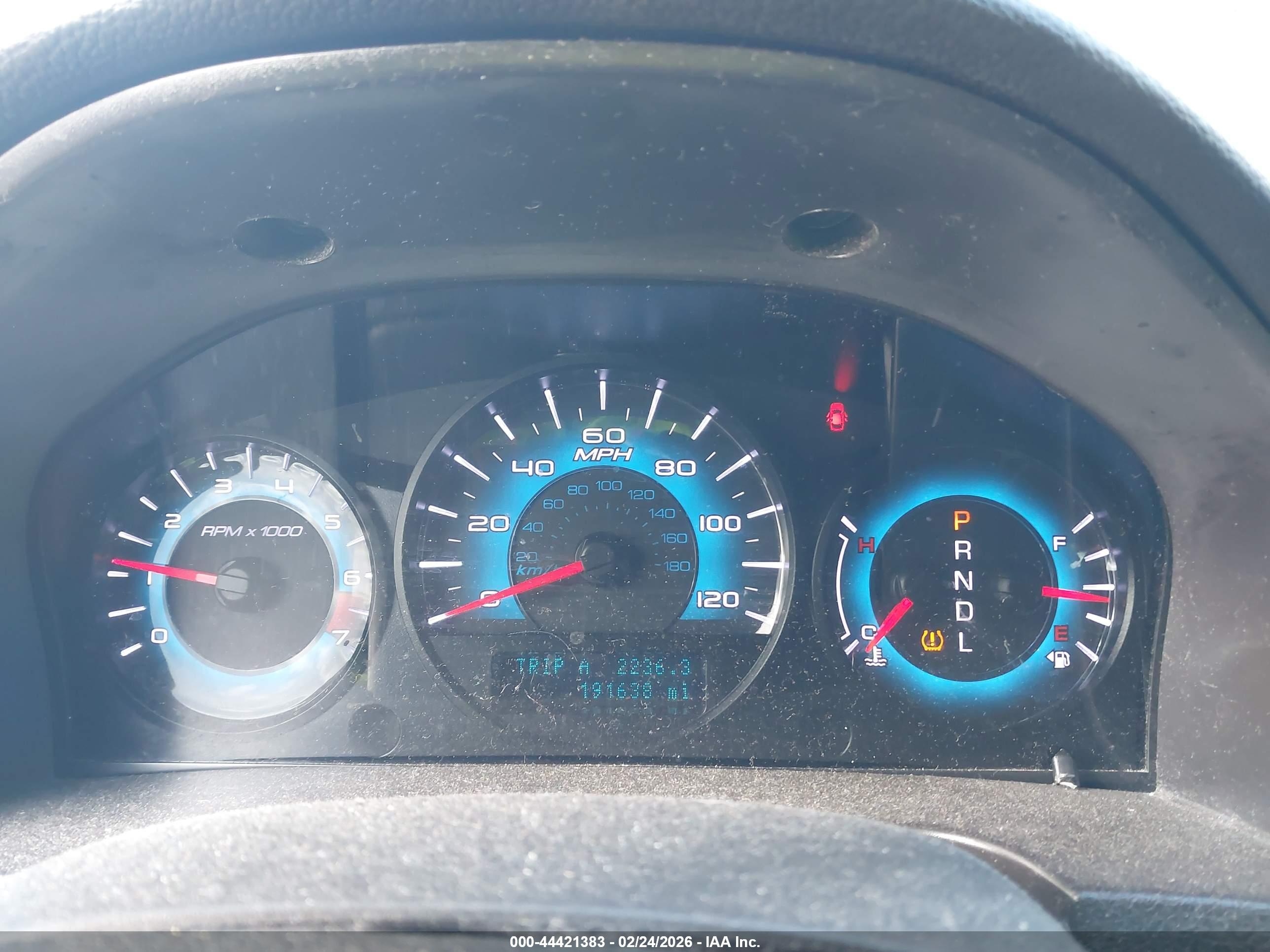FORD FUSION image 7