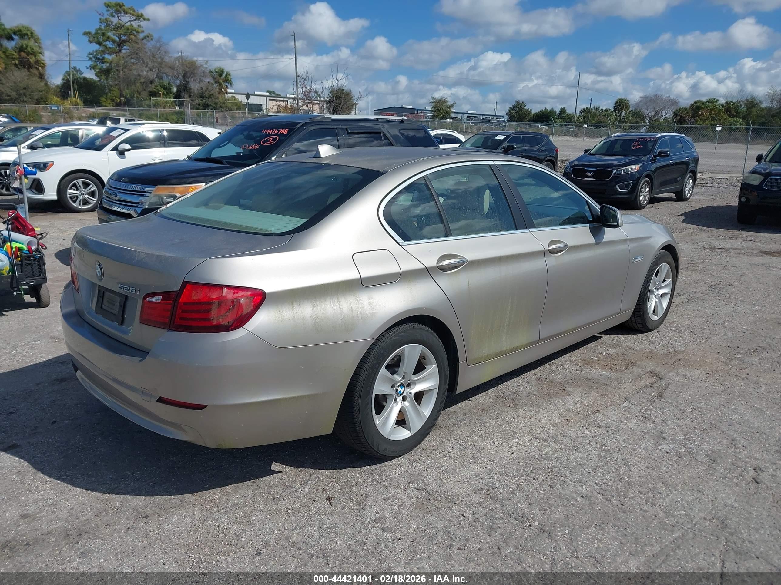 BMW 528I image 4