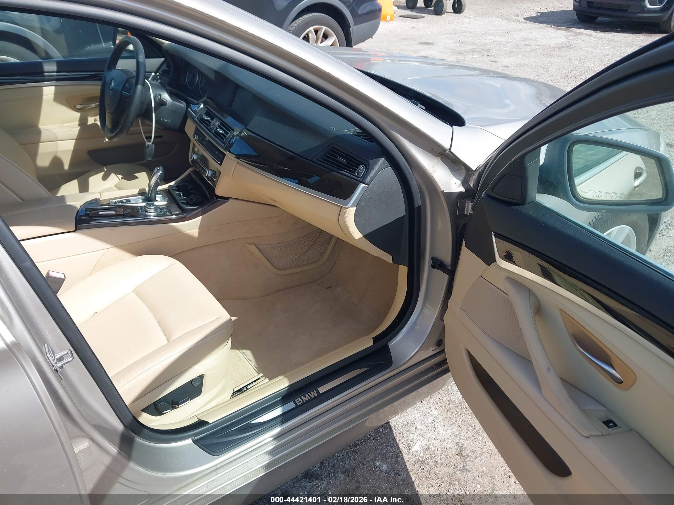 BMW 528I image 5
