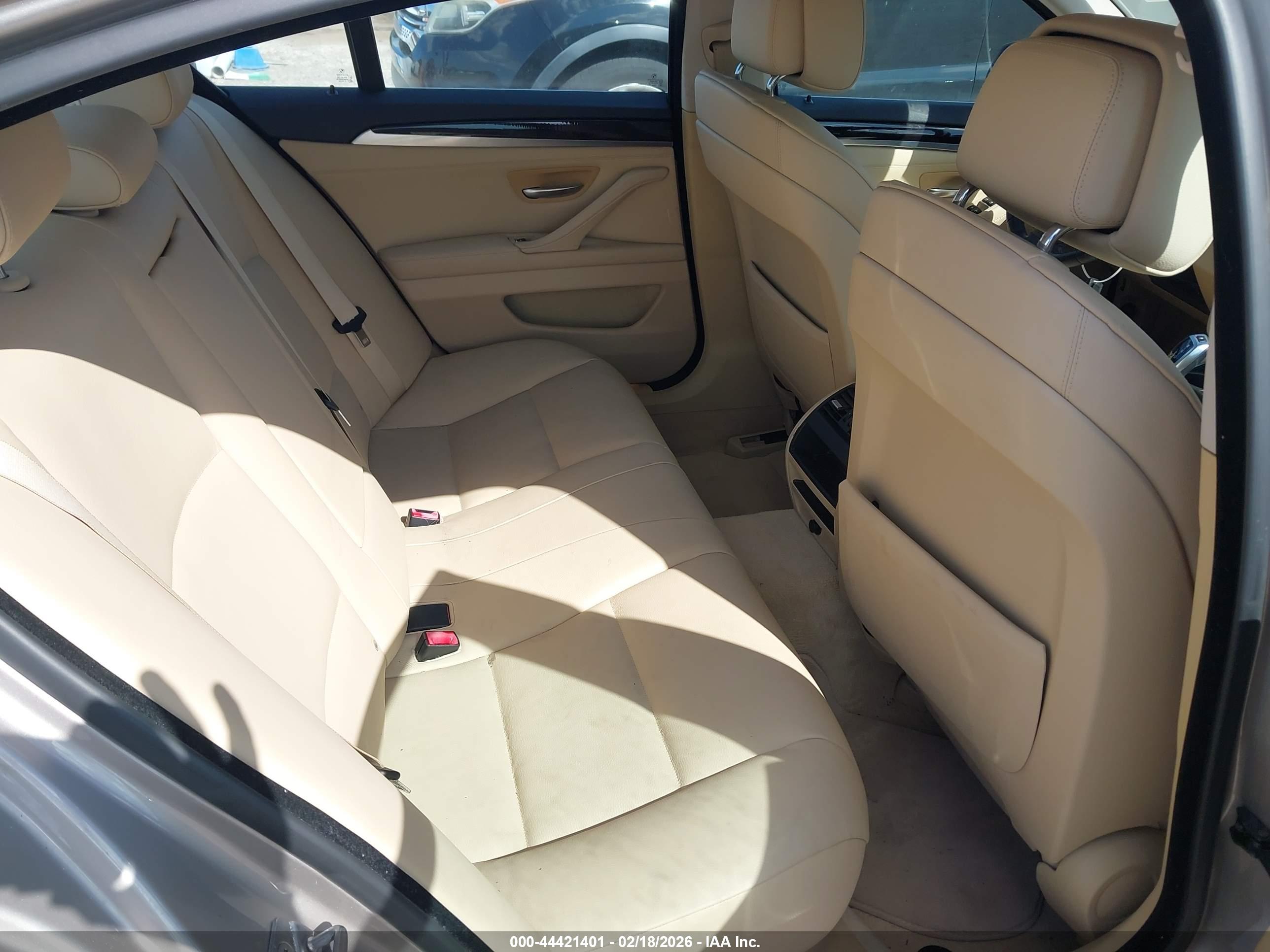 BMW 528I image 8